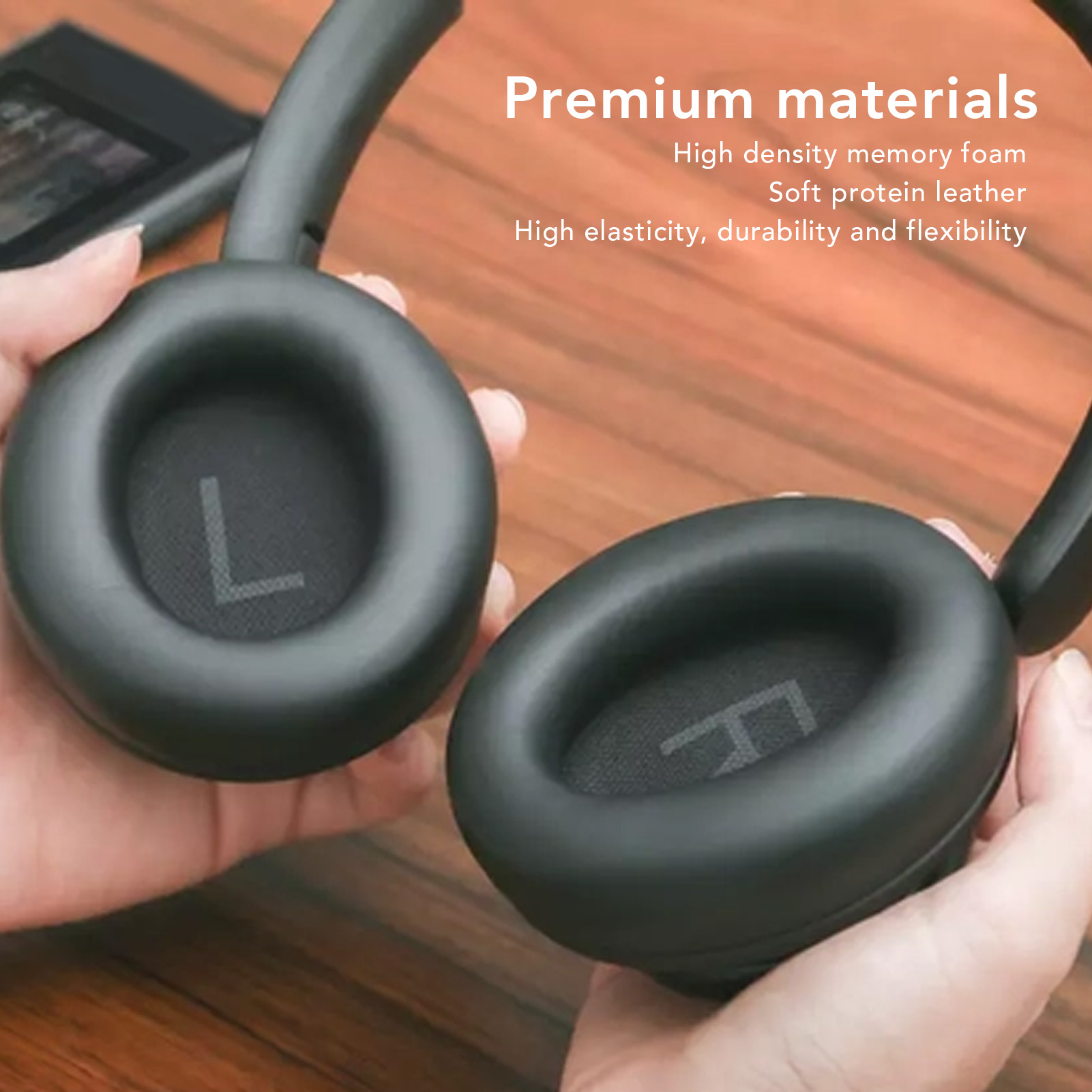 Hände halten Kopfhörer und Ohrpolster. Text sagt 'Premium Materialien' und Details zu den Materialien.
