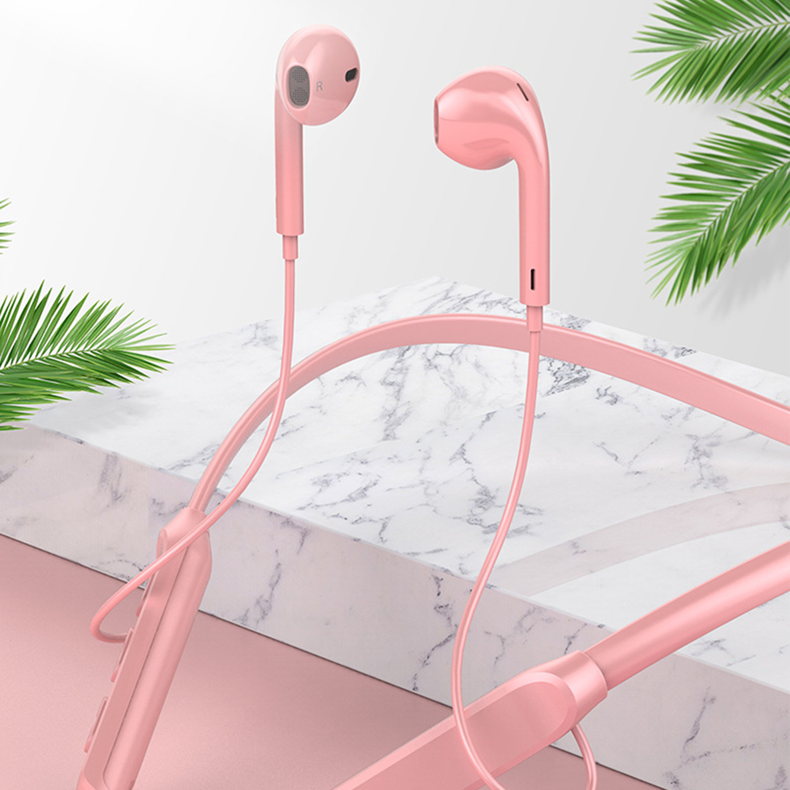 Ein Satz rosa In-Ear-Kopfhörer mit Nackenbügel wird vor einem weißen und marmorierten Hintergrund gezeigt.