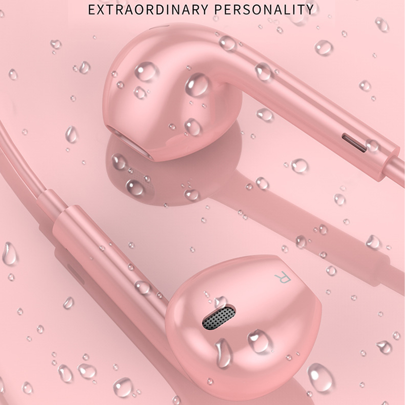 Nahaufnahme von rosa In-Ear-Kopfhörern mit Wassertröpfchen vor einem rosa Hintergrund.