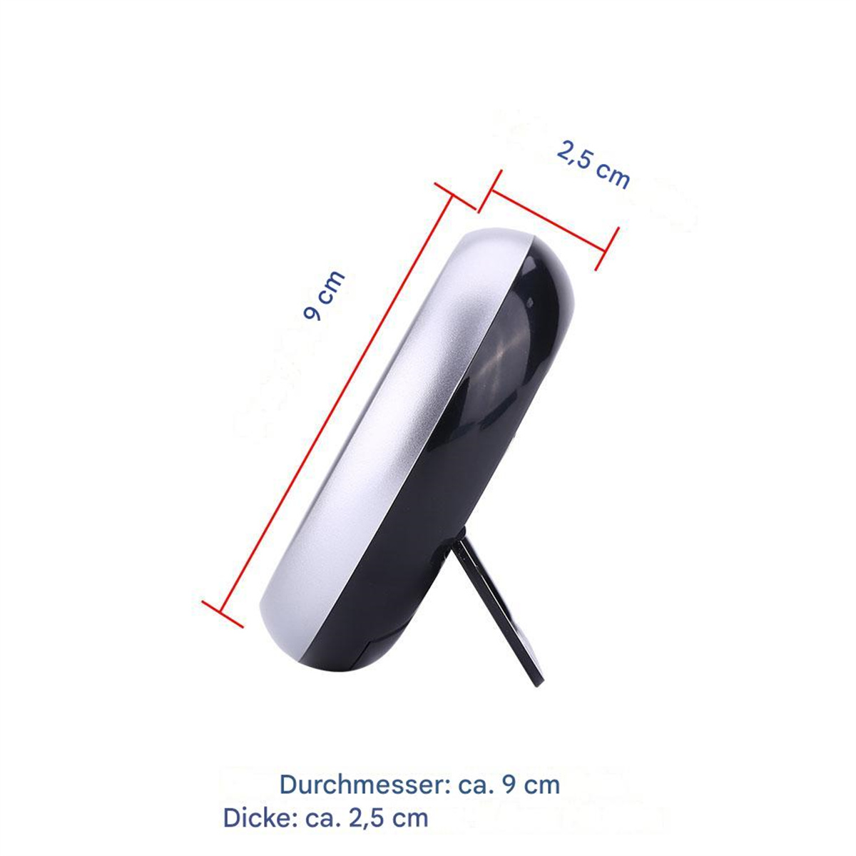Ein digitales Hygrometer steht auf einem Ständer, Abmessungen sind beschriftet. Es hat einen silbernen und schwarzen Rahmen. Der Hintergrund ist weiß.