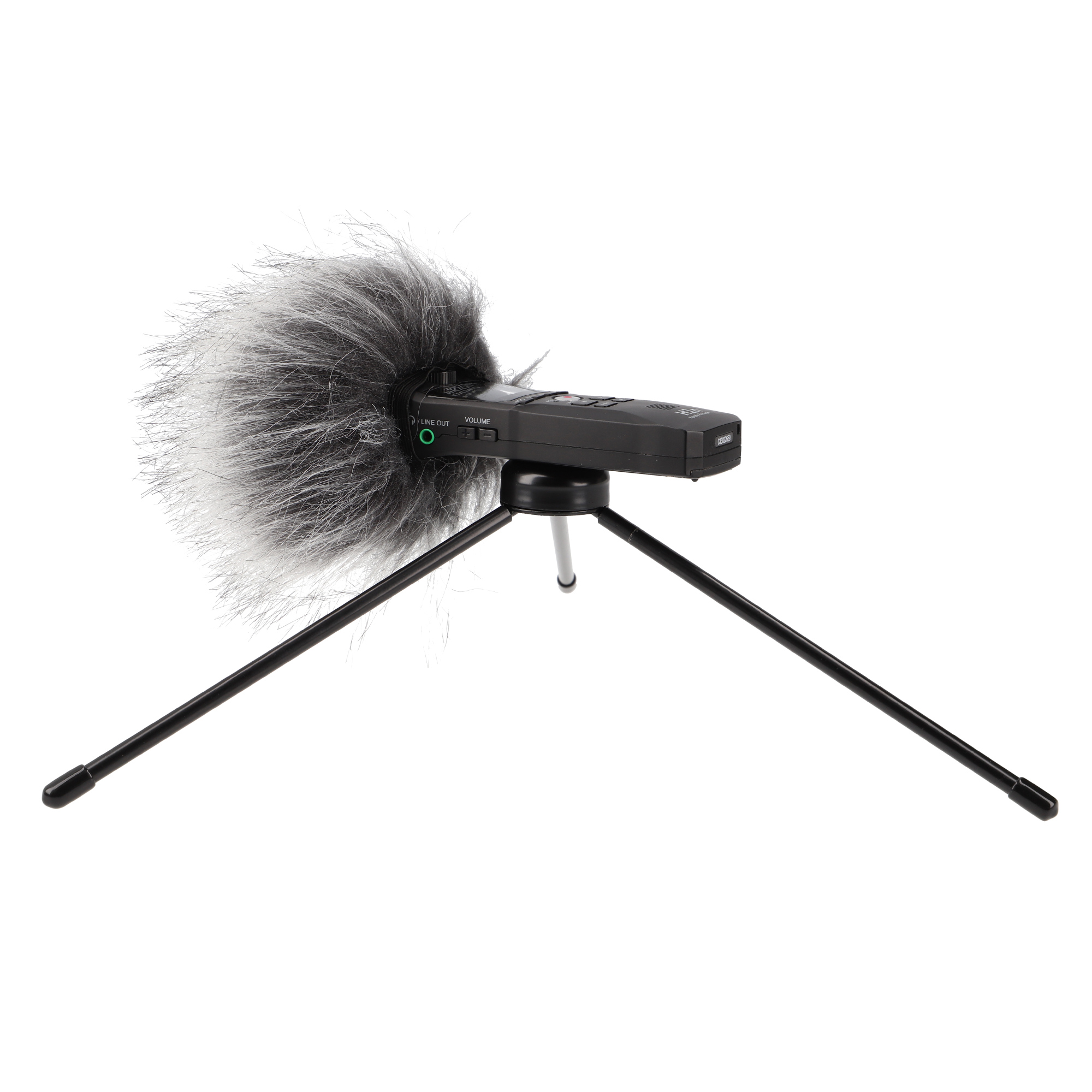 Schwarzes Mikrofon mit flauschigem Windschutz auf einem kleinen schwarzen Stativ vor einem weißen Hintergrund.