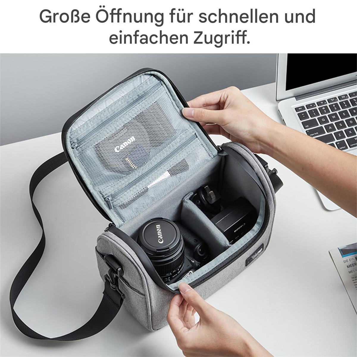 Eine offene graue Kameratasche zeigt ein Canon-Objektiv, Zubehör und einen Laptop, was die Speicherkapazität hervorhebt.