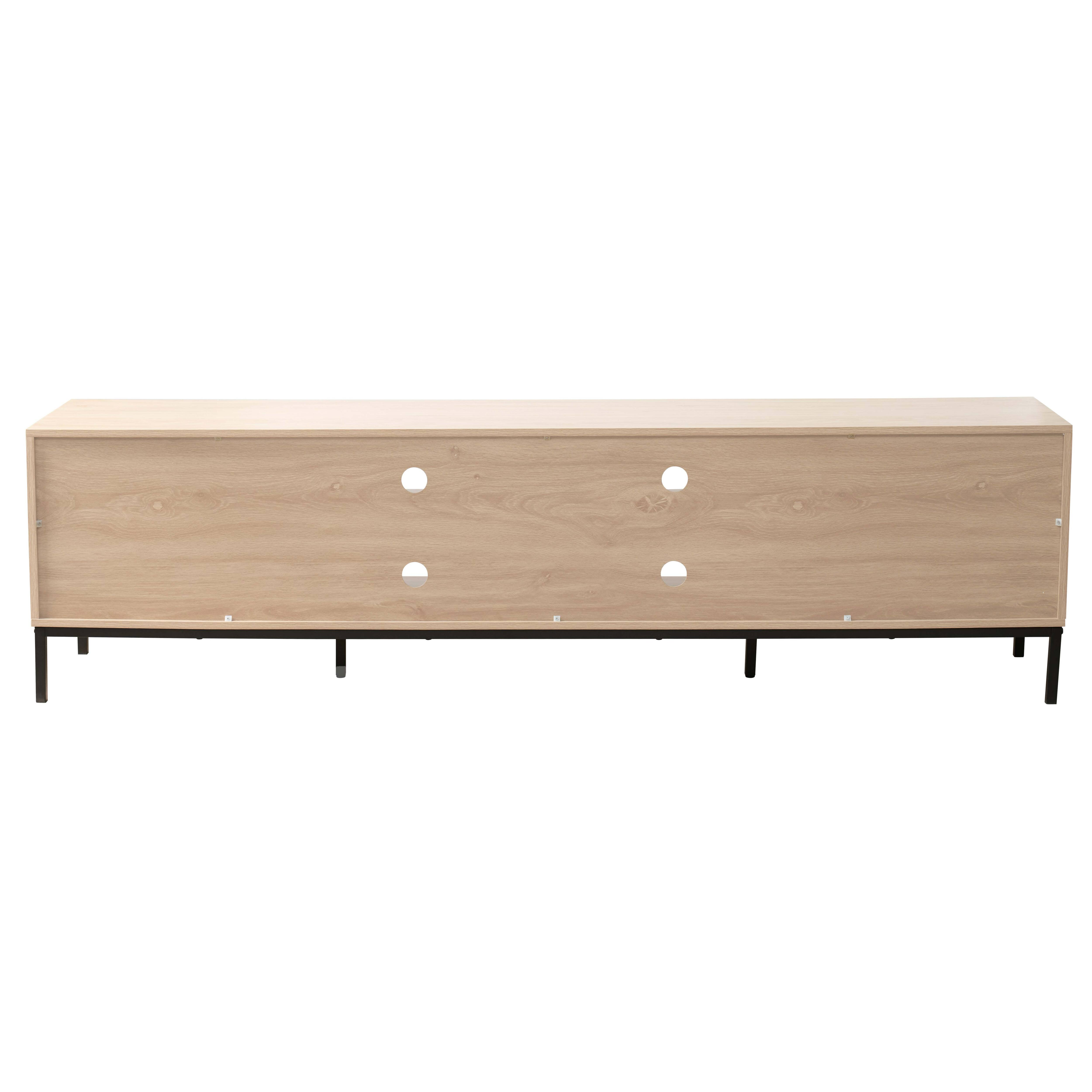 Die Rückseite eines hellen Holz-TV-Ständers mit schwarzen Metallbeinen wird vor einem weißen Hintergrund gezeigt.