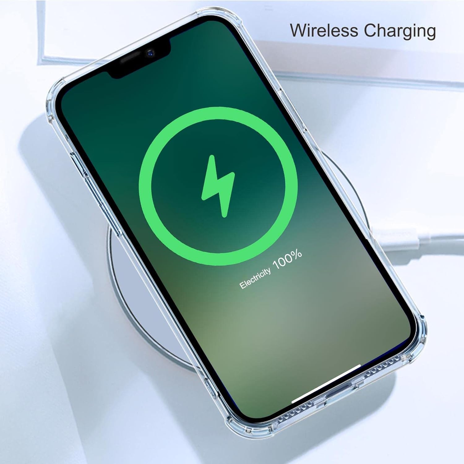 Ein Smartphone wird drahtlos auf einem Pad geladen und zeigt ein grünes Ladesymbol und 100 % Strom an.