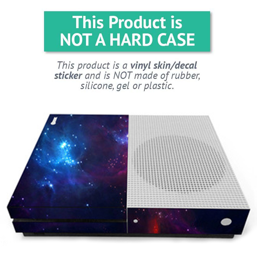 Eine Xbox-Konsole mit einer Galaxy-Skin auf der linken Seite und einem weißen Gitter auf der rechten Seite, die betont, dass es sich um eine Vinyl-Skin handelt.