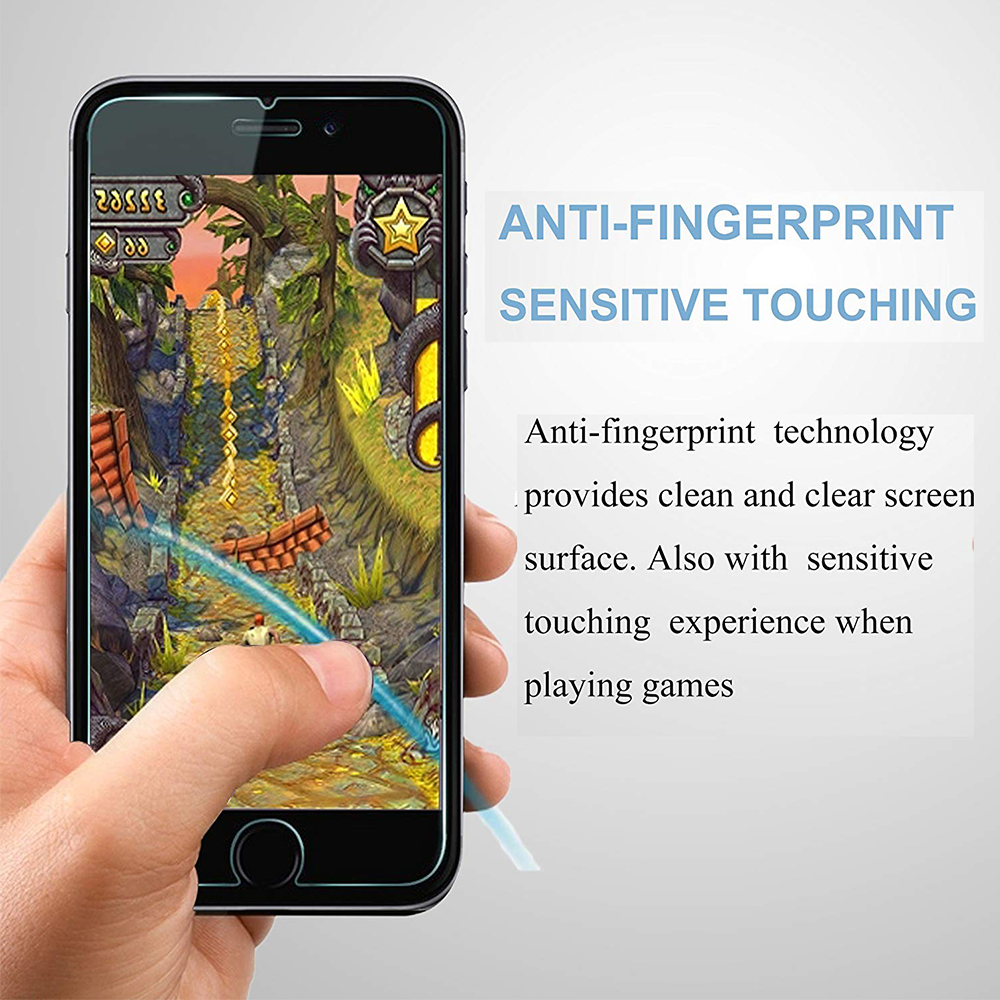 Hand, die einen Telefonbildschirm mit einem Spiel darauf berührt, wobei die Anti-Fingerabdruck- und Sensitiv-Touch-Funktionen hervorgehoben werden.