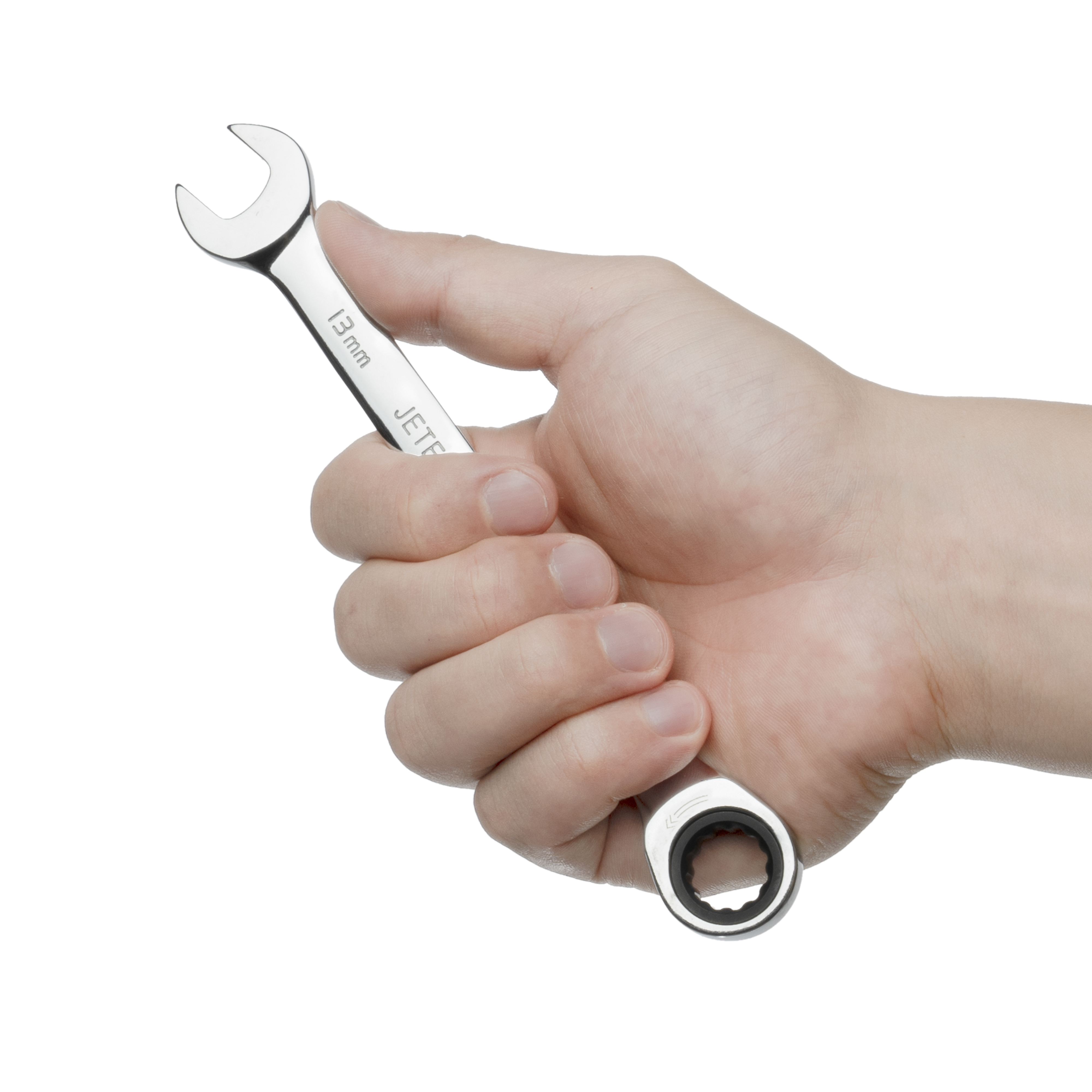 Una mano che tiene una chiave inglese JETECH argentata da 13 mm su sfondo bianco.