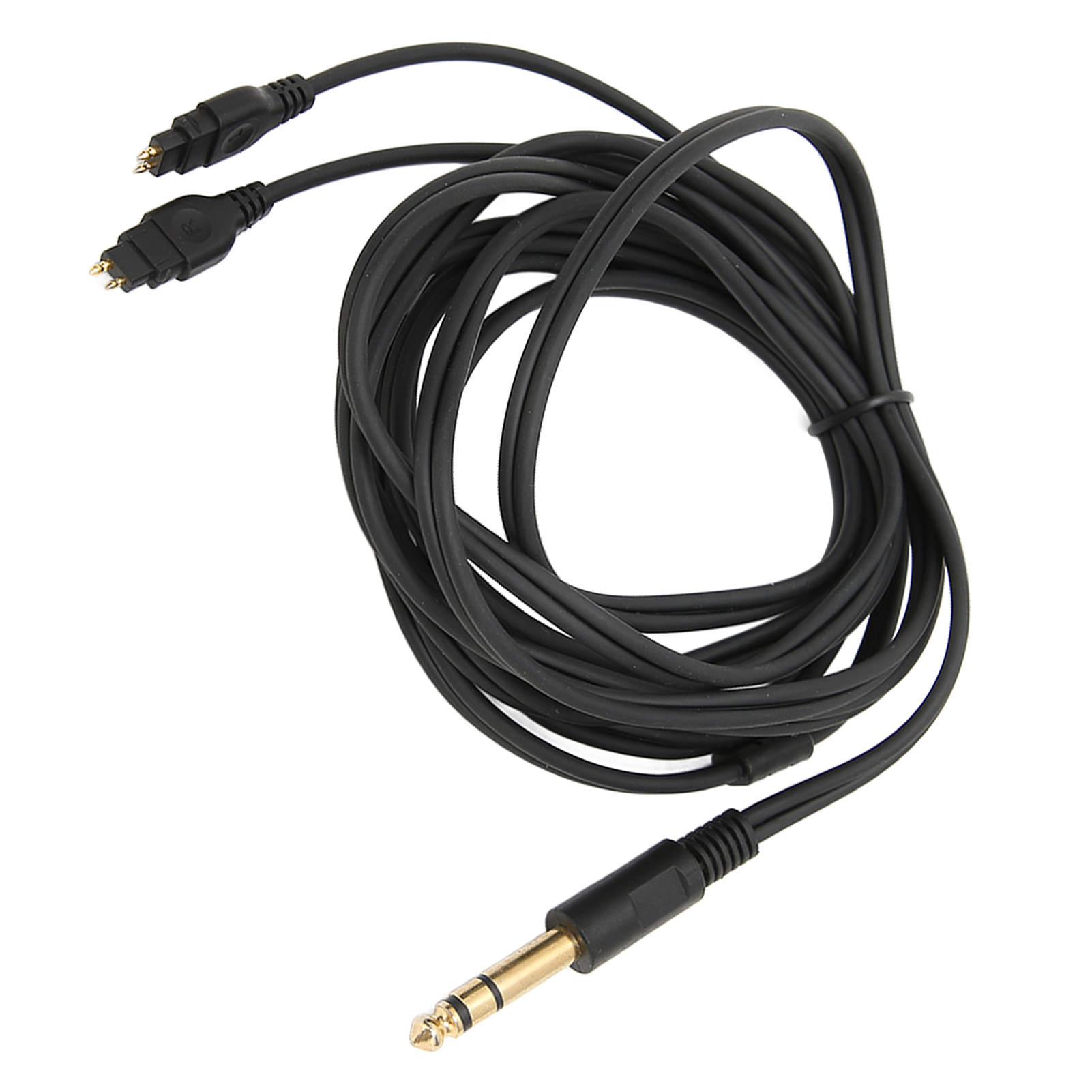 Aufgewickeltes schwarzes Audiokabel mit einer goldfarbenen Buchse und zwei schwarzen Anschlüssen.