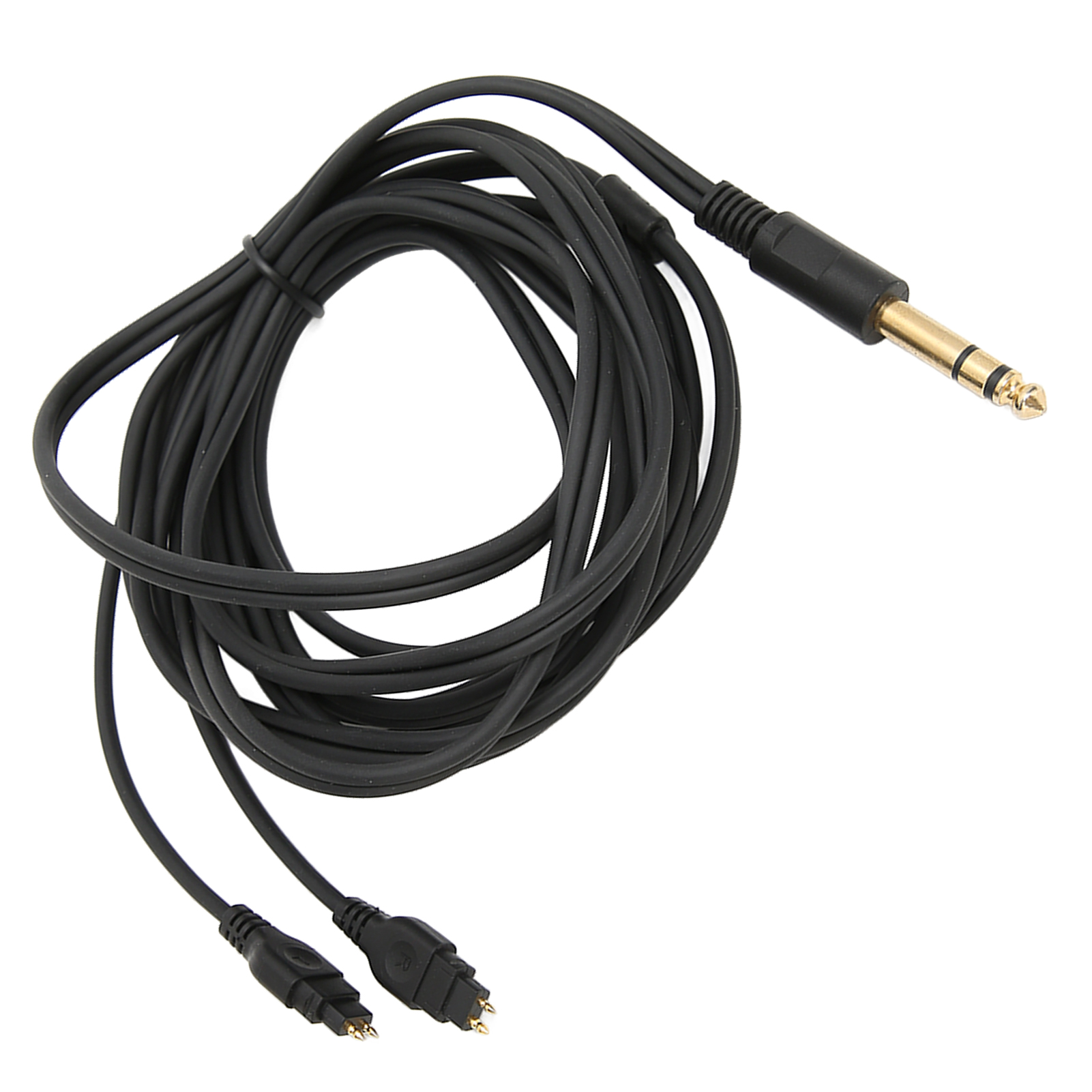 Aufgewickeltes schwarzes Audiokabel mit einer goldfarbenen Buchse und zwei schwarzen Anschlüssen.