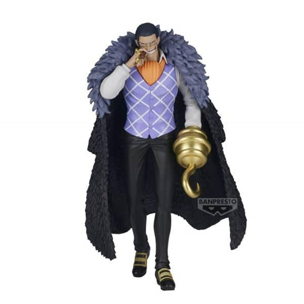 Figura de Crocodile de One Piece. Lleva un abrigo negro, chaleco morado y un garfio dorado.