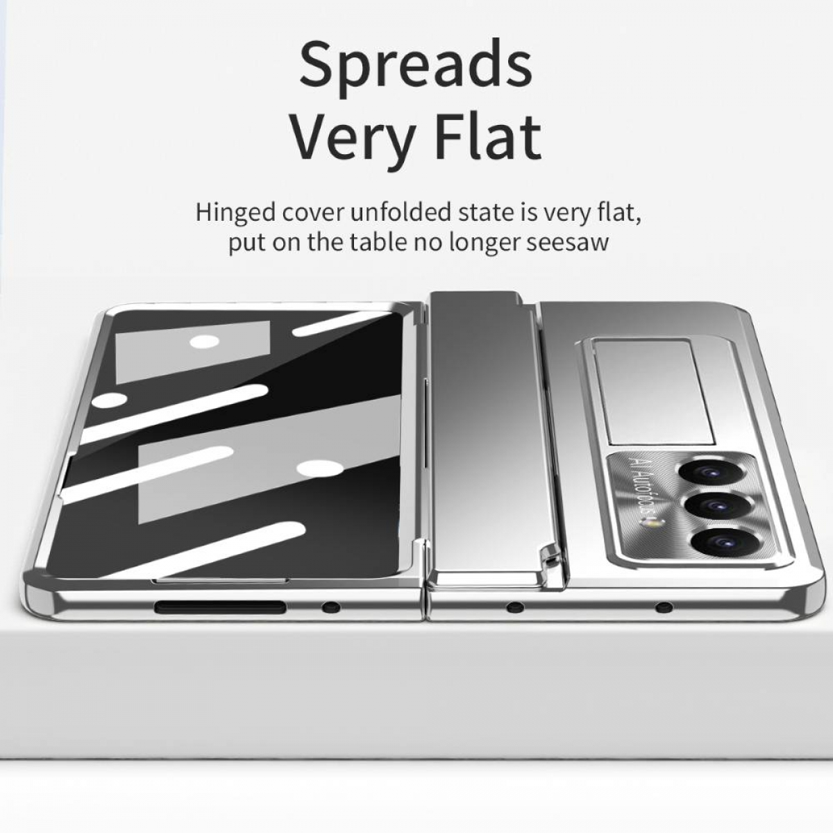 Handyhülle auf weißer Oberfläche. Das Telefon ist entfaltet. Text: Spreads Very Flat. Das Telefon entfaltet sich flach.