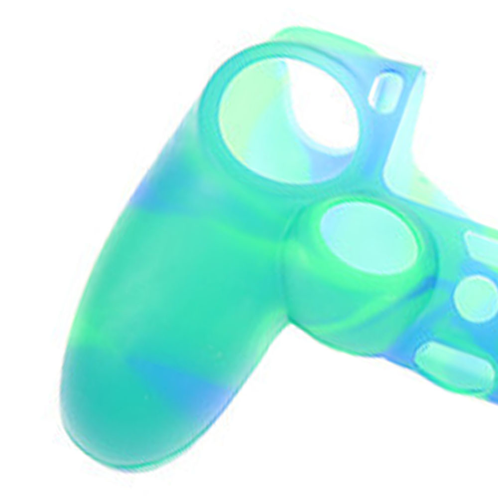 Nahaufnahme einer blau-grünen, durchscheinenden Gamecontroller-Hülle.