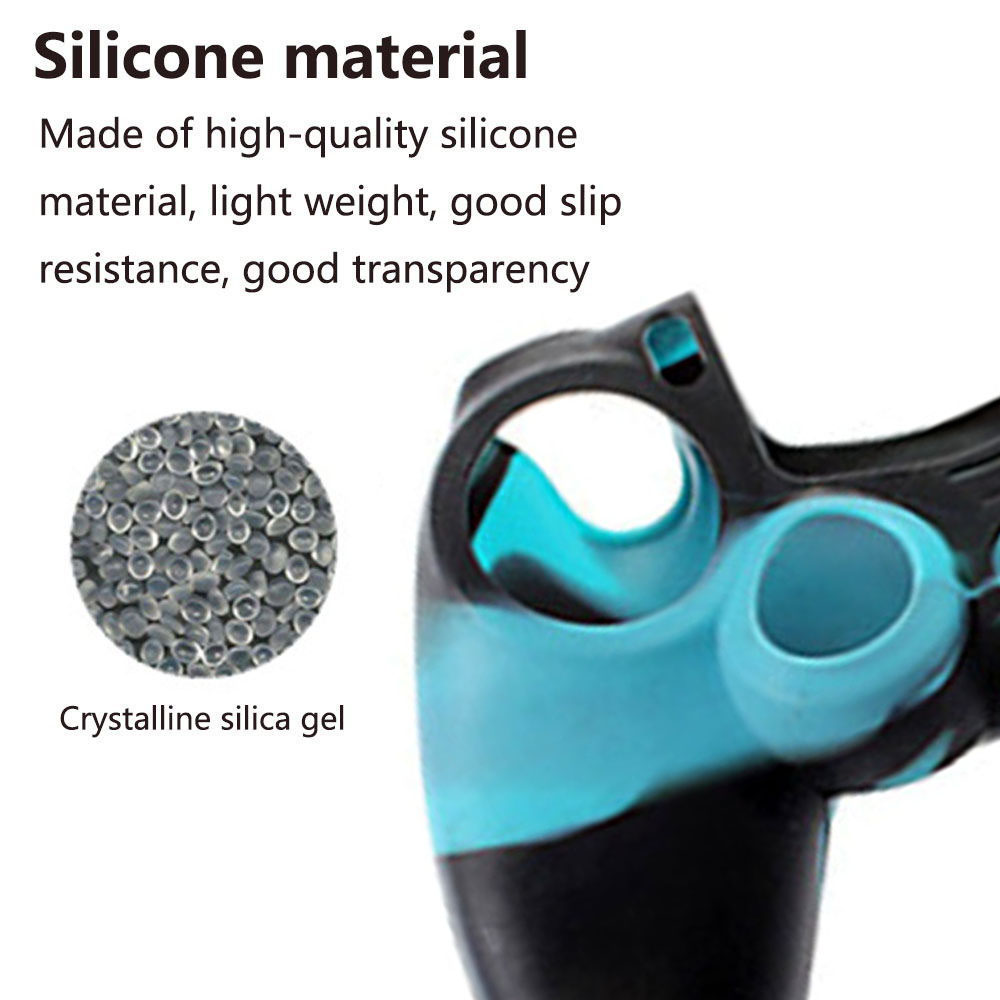 Nahaufnahme einer blau-schwarzen Silikonhülle für einen PlayStation-Controller, die Materialdetails zeigt.