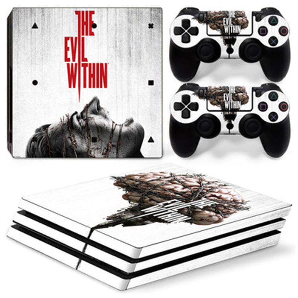 Die Evil Within-Spielkonsole mit zwei Controllern. Das Cover des Spiels ist darauf abgebildet.