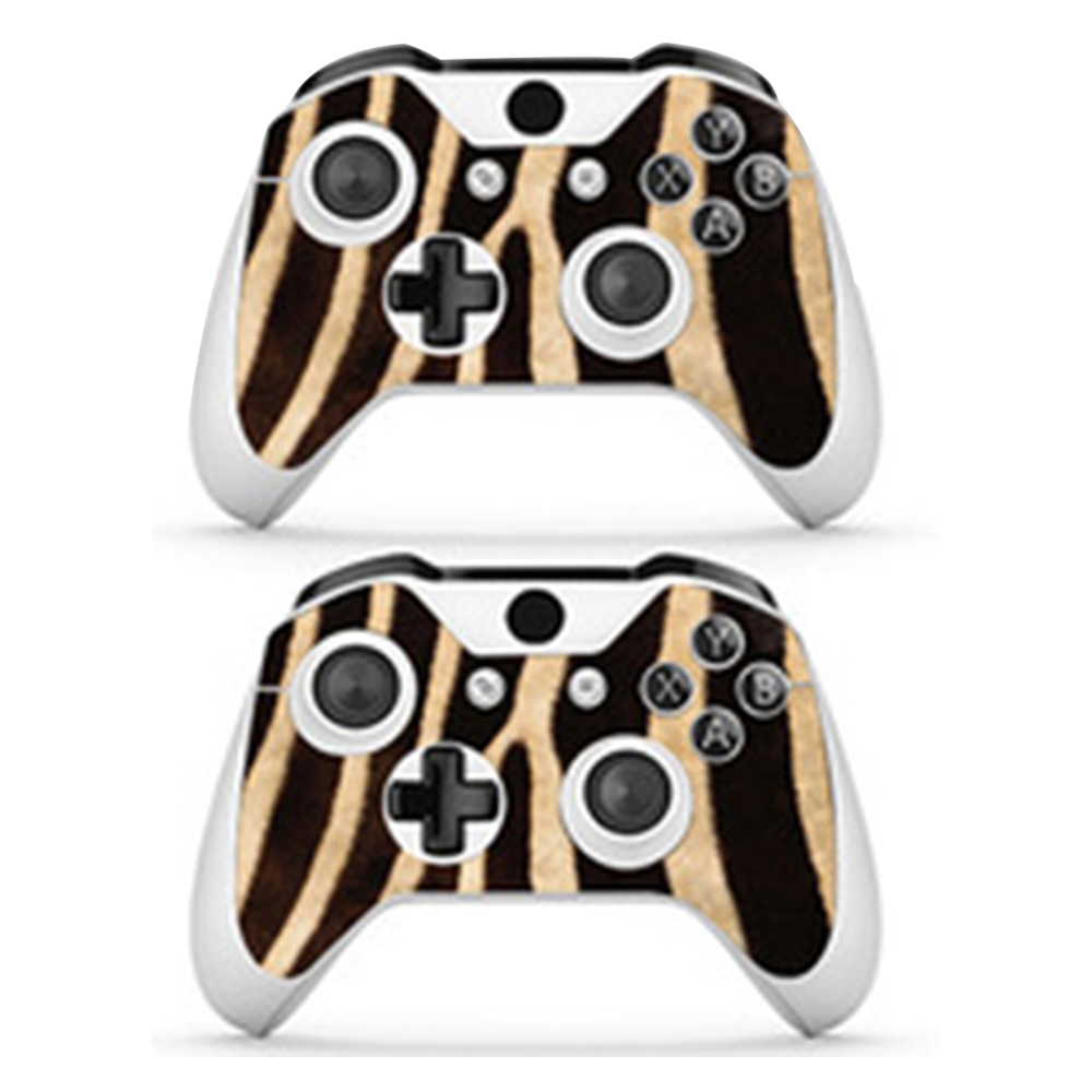 Zwei Xbox-Controller mit einem Zebra-Streifen-Design.