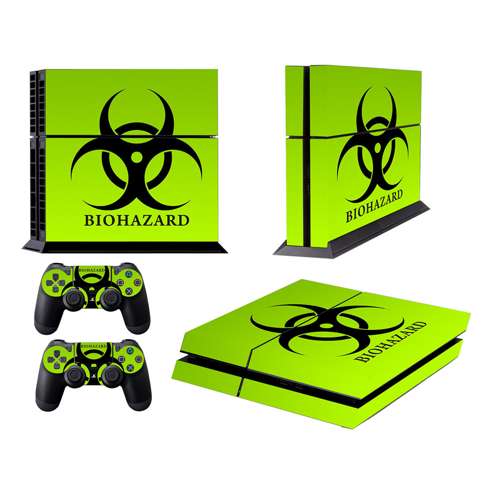 Eine PlayStation 4-Konsole und Controller mit einem grünen Biogefährdungssymbol.