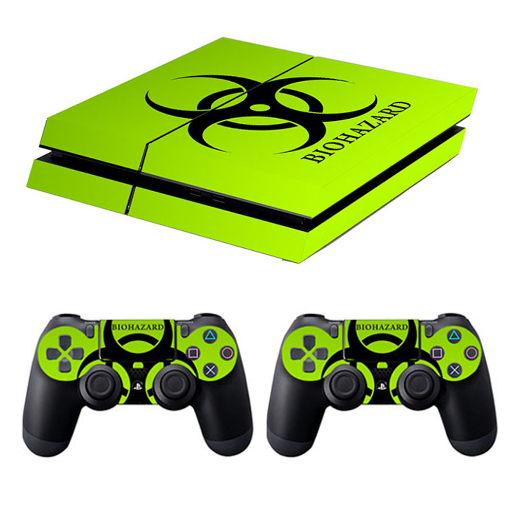 Eine PlayStation 4 und Controller mit einem grünen Biogefährdungssymbol.