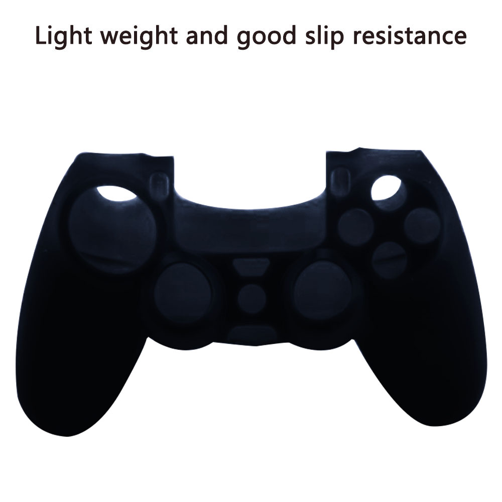 Eine schwarze Silikonhülle für ein Gamepad auf weißem Hintergrund, die die Form des Controllers und die Aussparungen für die Tasten zeigt.