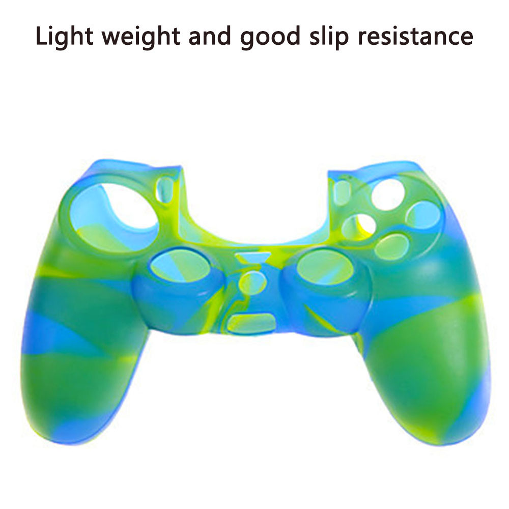 Eine blaue und grüne Silikon-Gamecontroller-Hülle, die ihre leichten und rutschfesten Eigenschaften demonstriert.