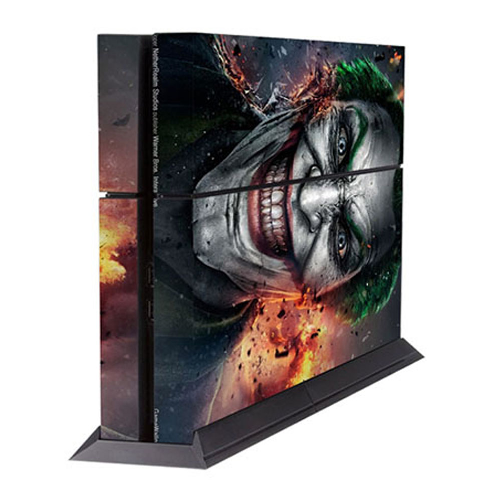 PS4-Konsole, Joker-Design. Die Konsole hat ein Joker-Gesicht-Design mit grünen Haaren und feurigem Hintergrund.