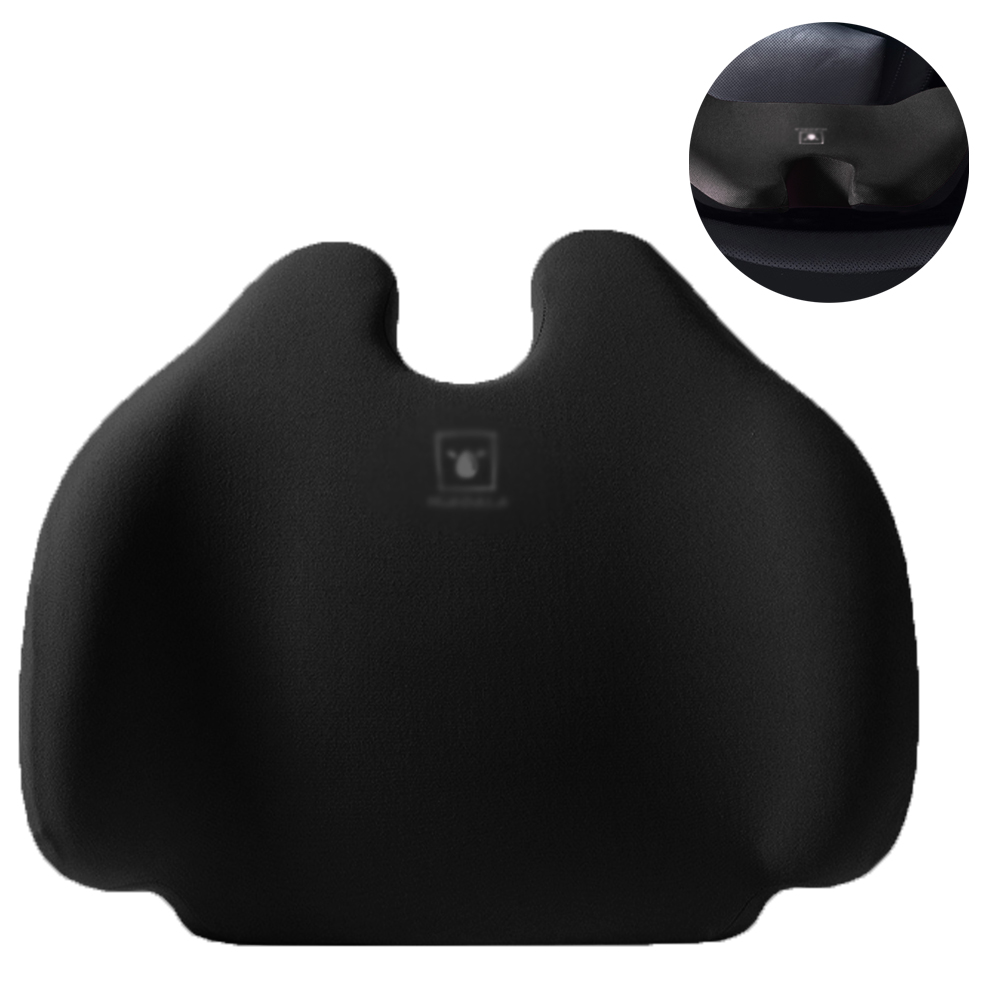 Schwarzes ergonomisches Sitzkissen mit einem Autositz im Hintergrund, das die Haltung unterstützt.