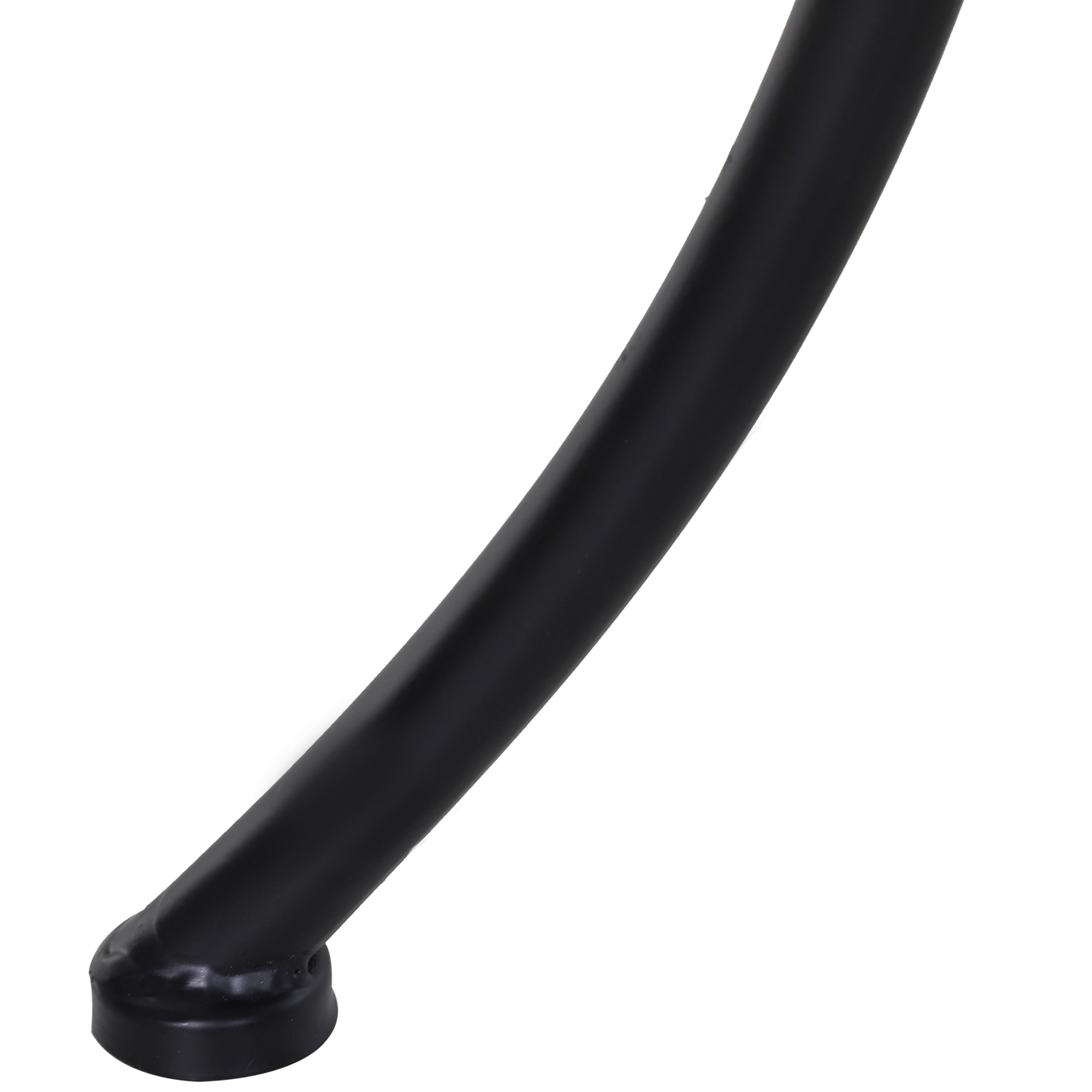 Primer plano de una pata de mesa de metal negro. La pata es curva y tiene un pie redondeado.