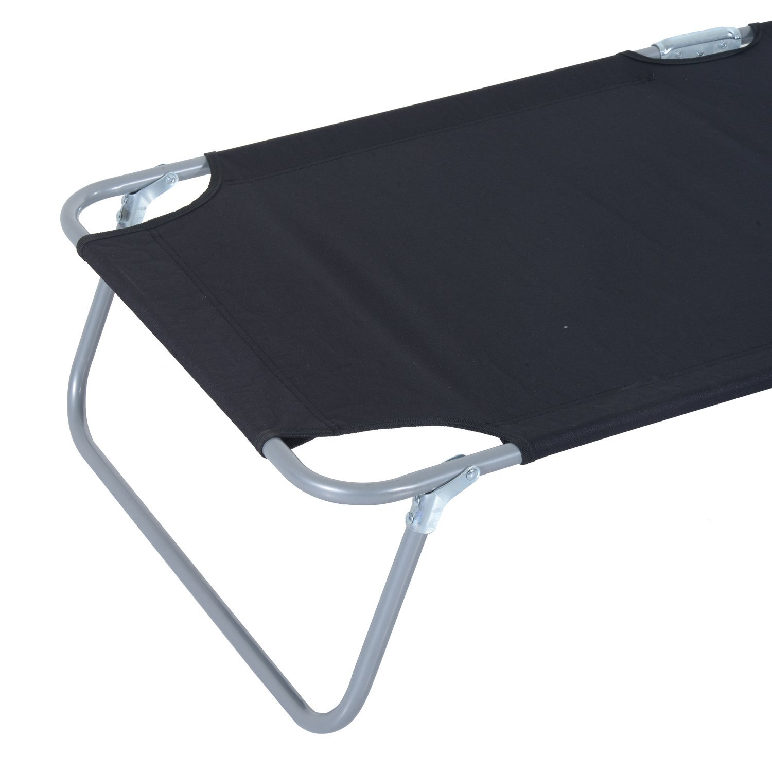 Primer plano del marco de una silla de playa negra. Tiene patas de metal con extremos de plástico gris.