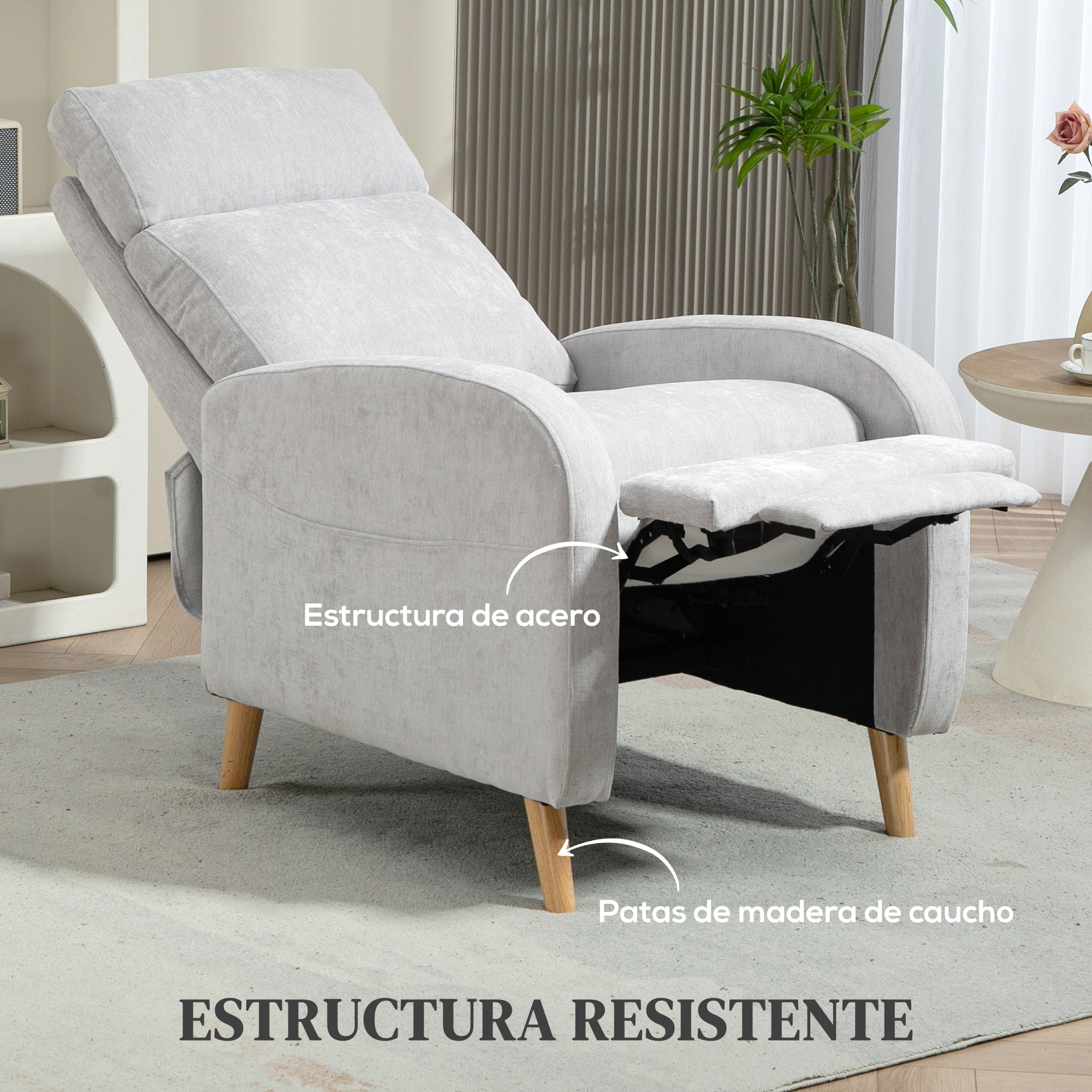 Sillón reclinable gris claro con patas de madera y reposapiés extendido, que muestra su estructura robusta.