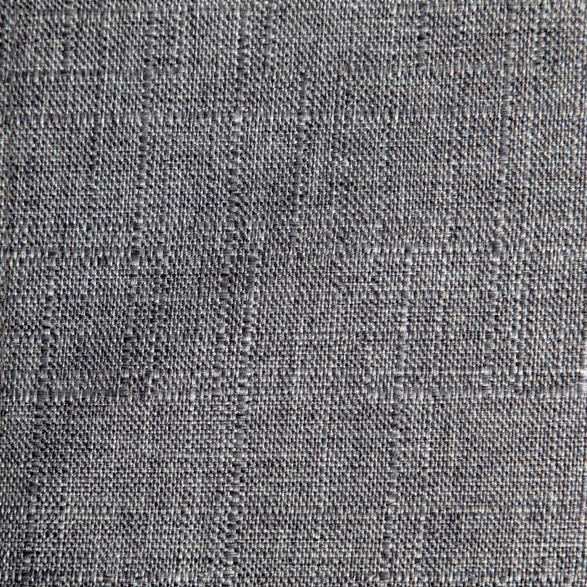 Primer plano de una textura de tela gris, mostrando el patrón de tejido.