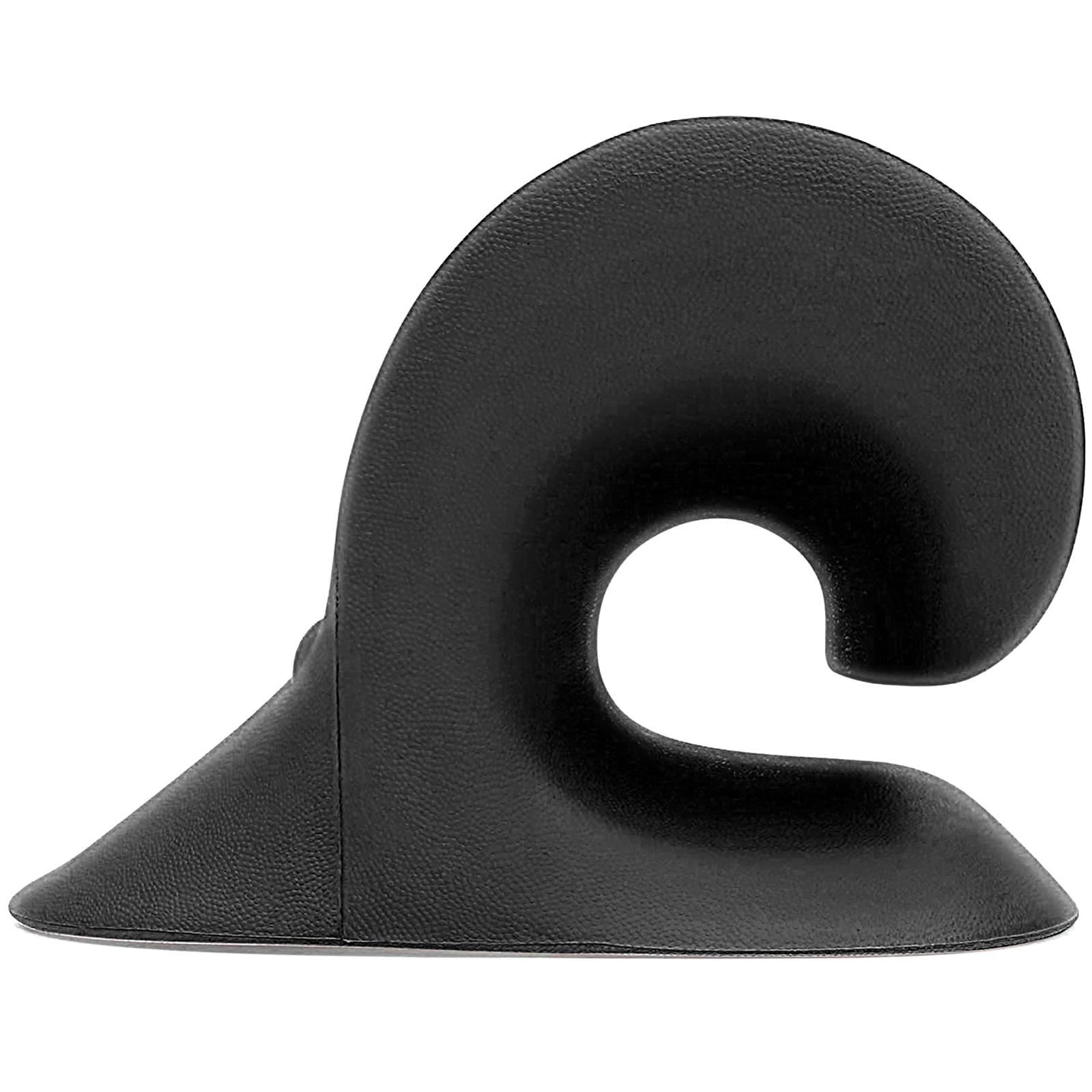 Ein schwarzes Nackenstützkissen mit geschwungenem Design auf weißer Oberfläche.