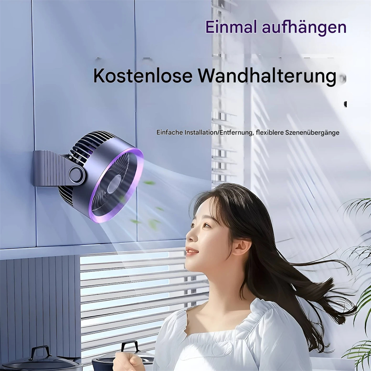 Eine Frau schaut auf einen an der Wand montierten Ventilator. Text ist auf Deutsch.