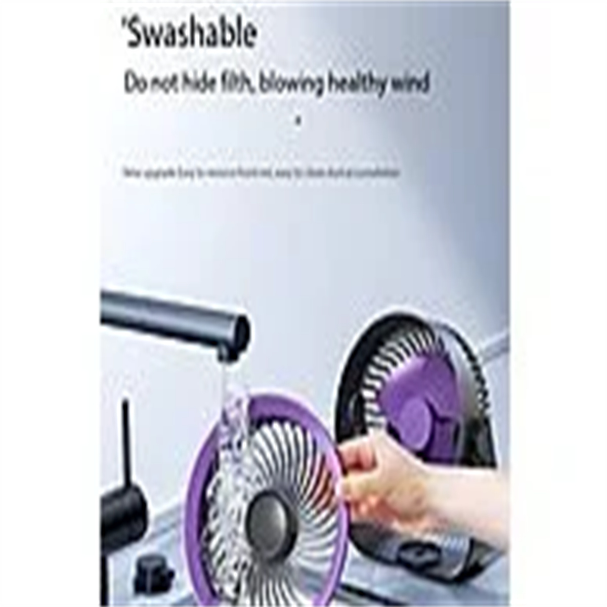 Ein Ventilator wird mit Wasser gereinigt.
