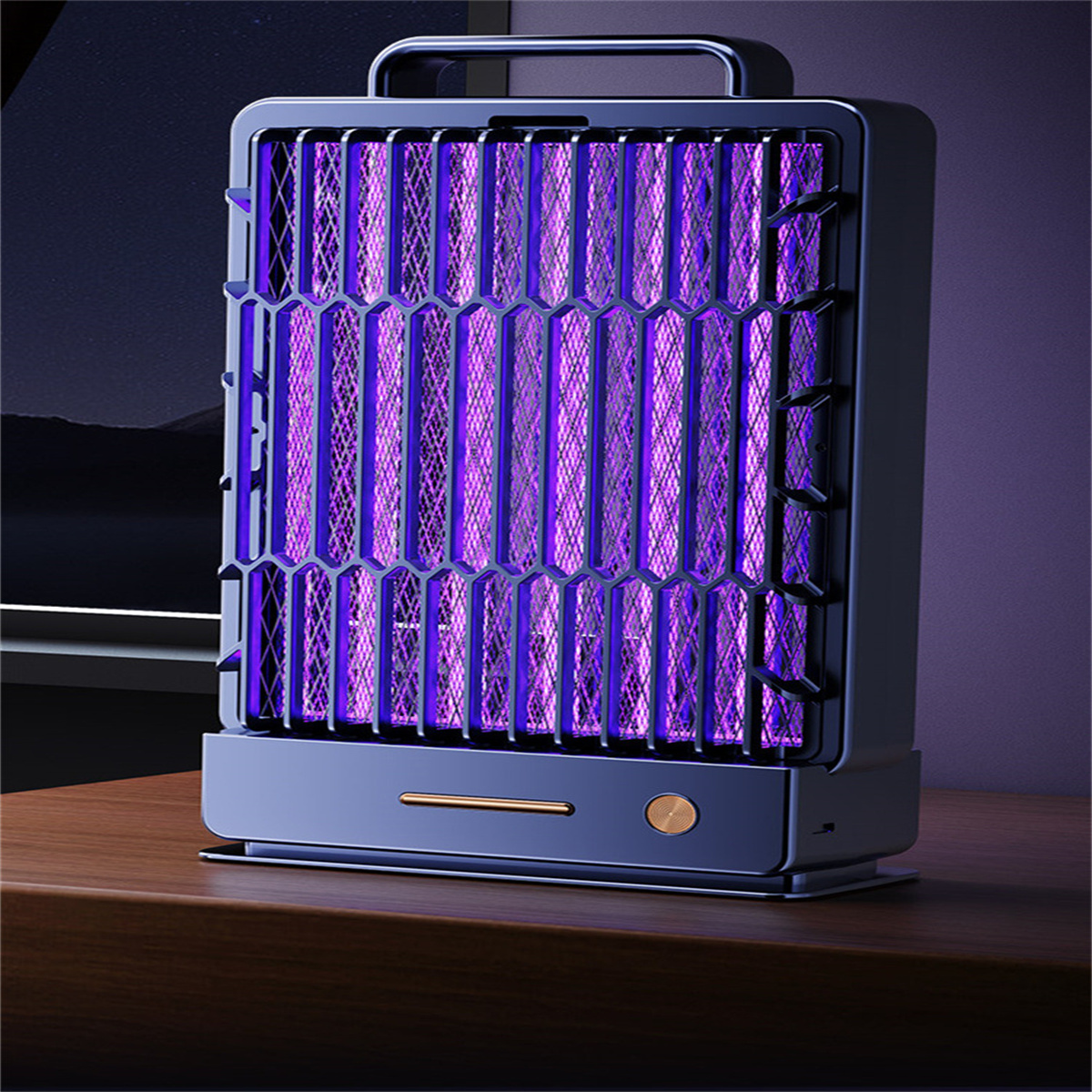 Eine Mückenfalle mit vertikalen violetten Lichtern, die auf einem Holztisch steht, mit Griff und Knopf.