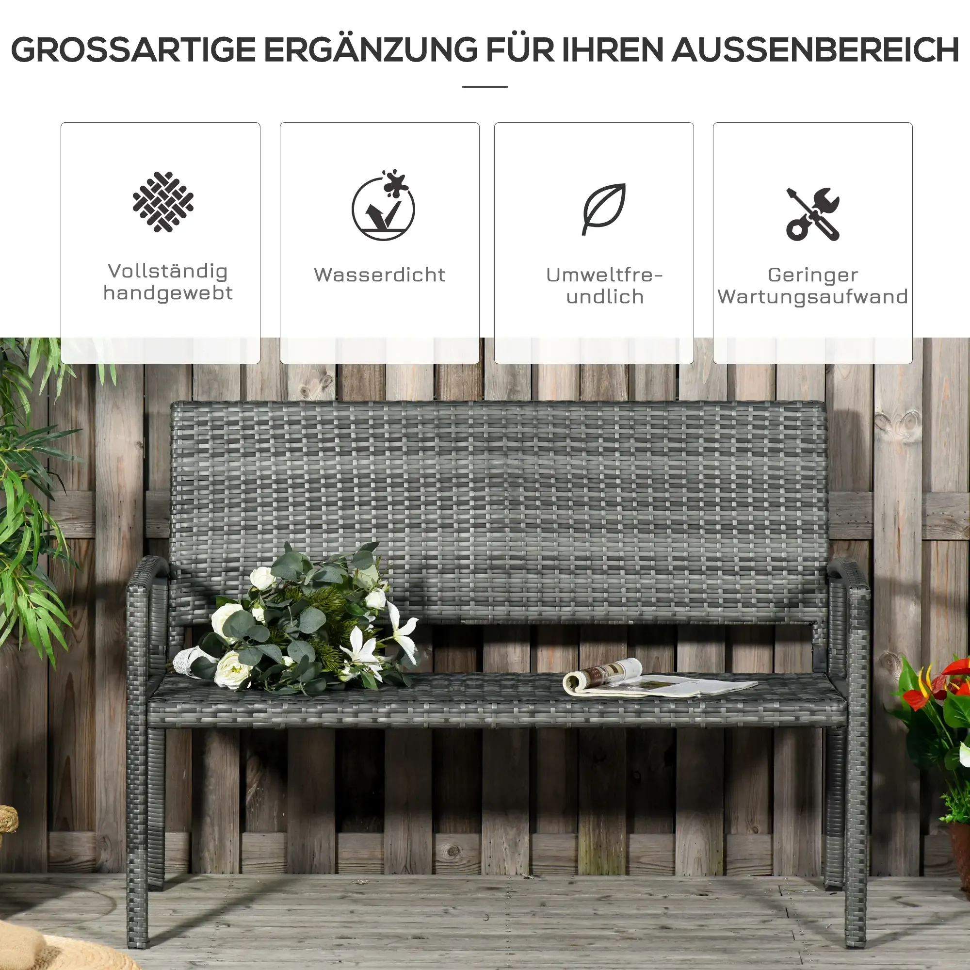 Eine graue, gewebte Bank mit Holzgrund. Vier Symbole beschreiben die Eigenschaften der Bank. Es gibt ein Blumenarrangement darauf.