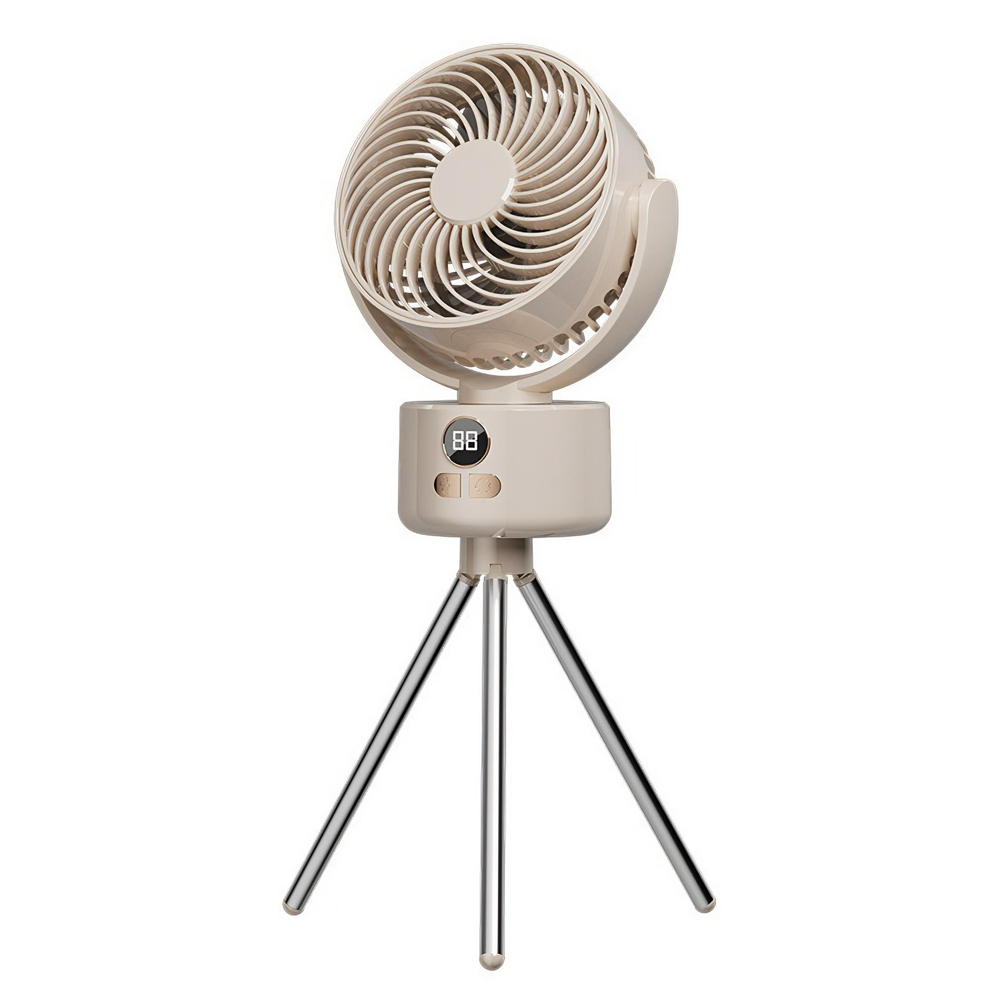 Ein weiß-beigefarbener Ventilator auf einem Stativ. Er hat eine Digitalanzeige.