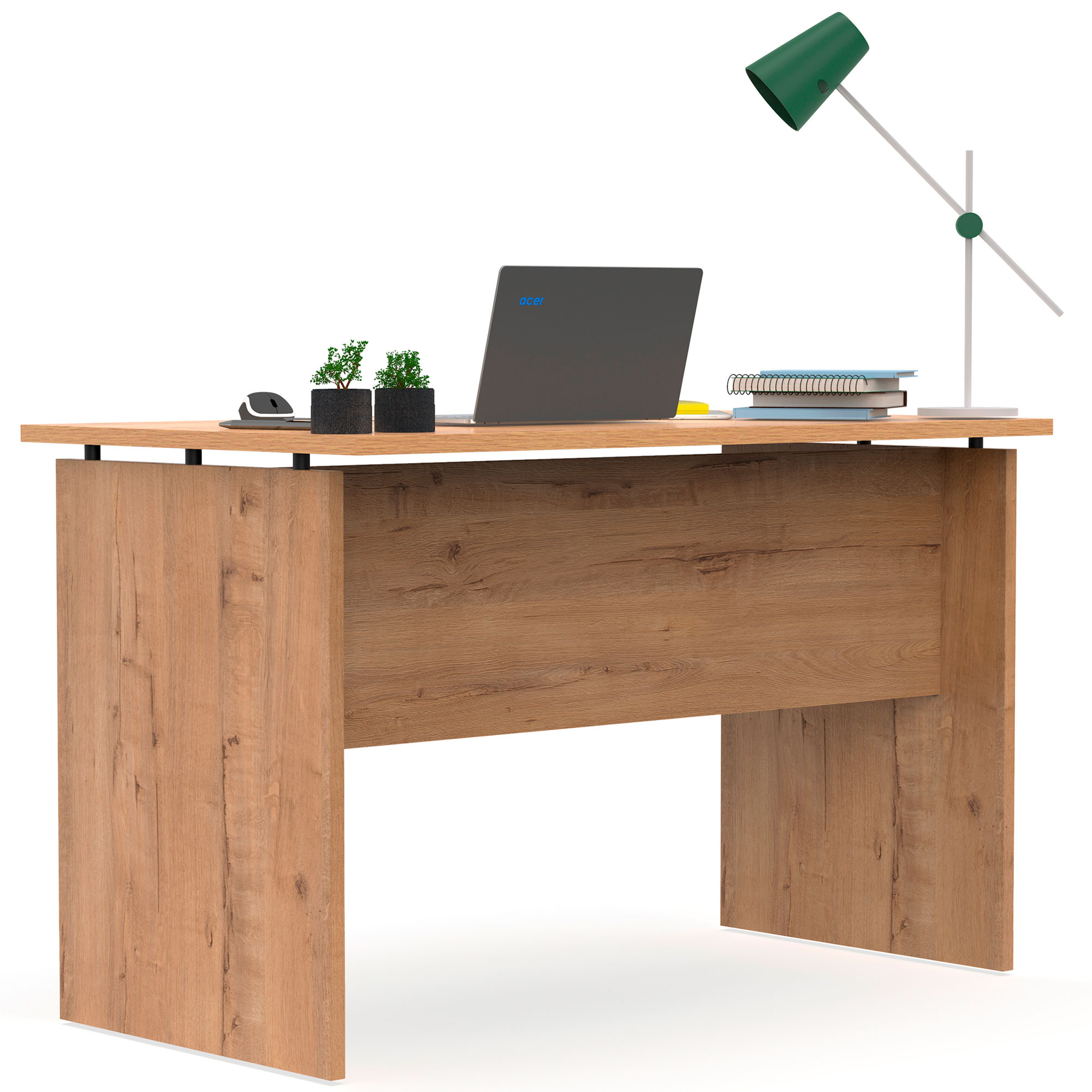 Escritorio de madera con un portátil, dos pequeñas plantas, ratón y libros. Una lámpara verde sobre los objetos del escritorio.