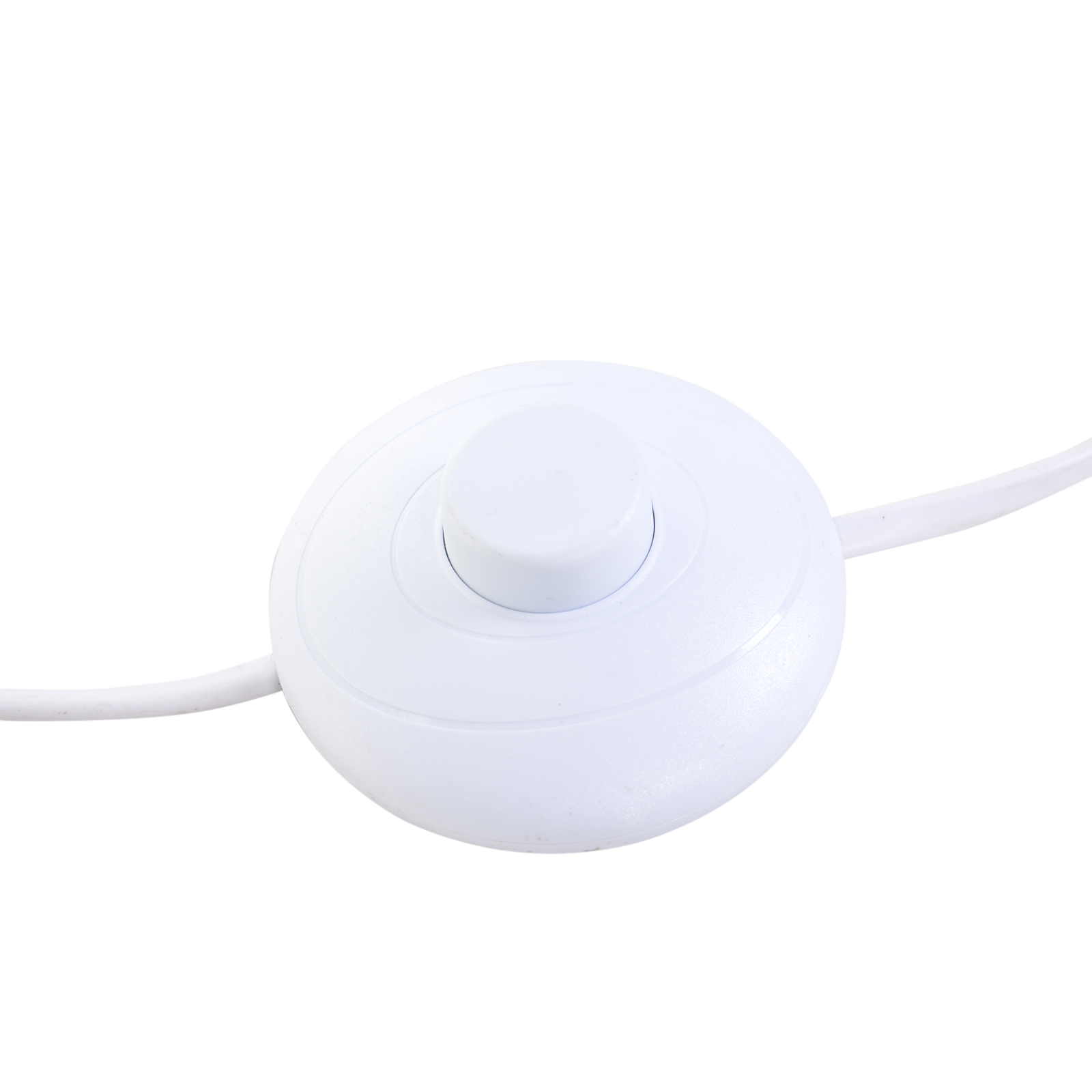 Interruptor de pie blanco y circular con botón central elevado, conectado por cable blanco.