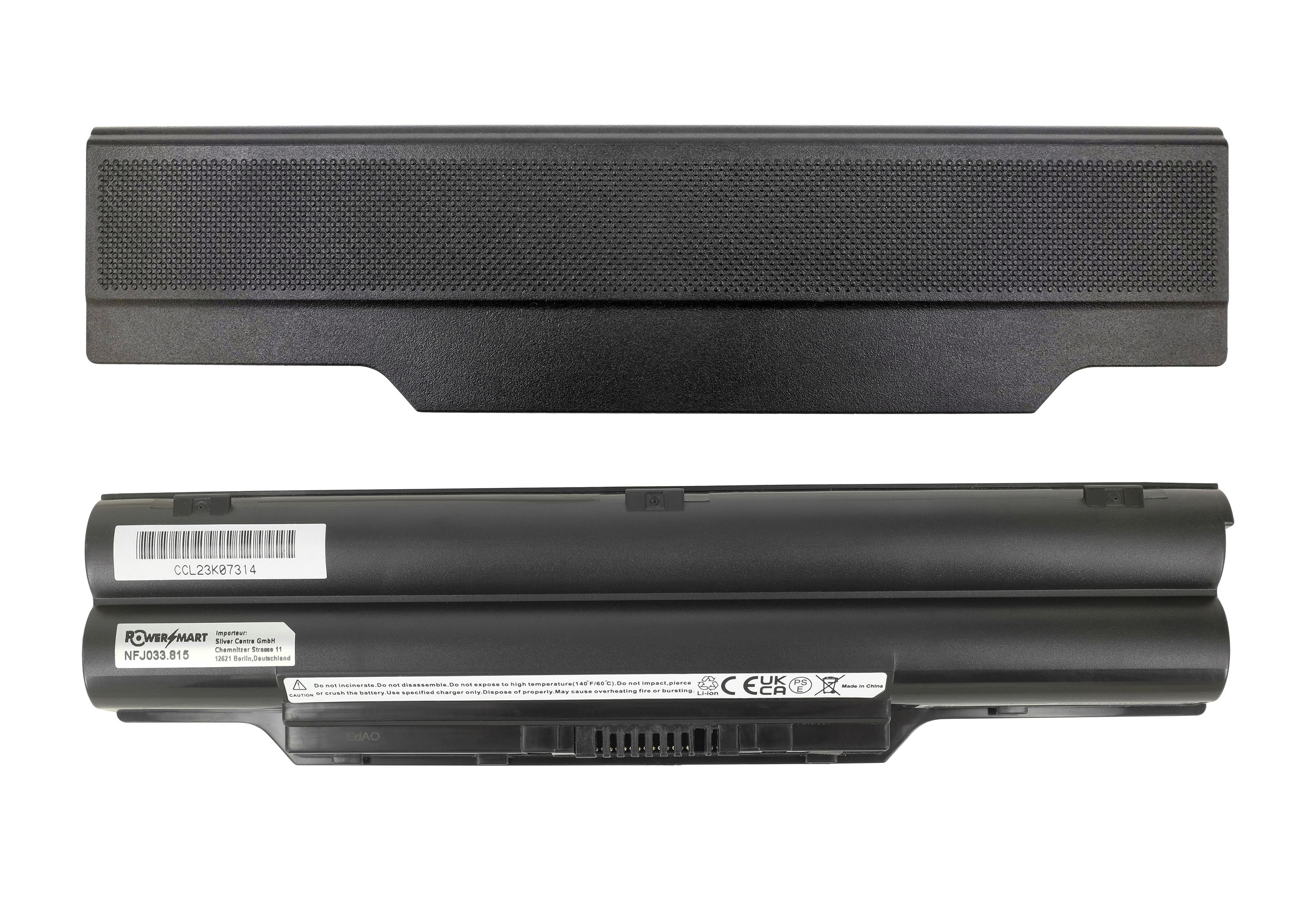 Batteria e coperchio per laptop, nero. Sfondo bianco.