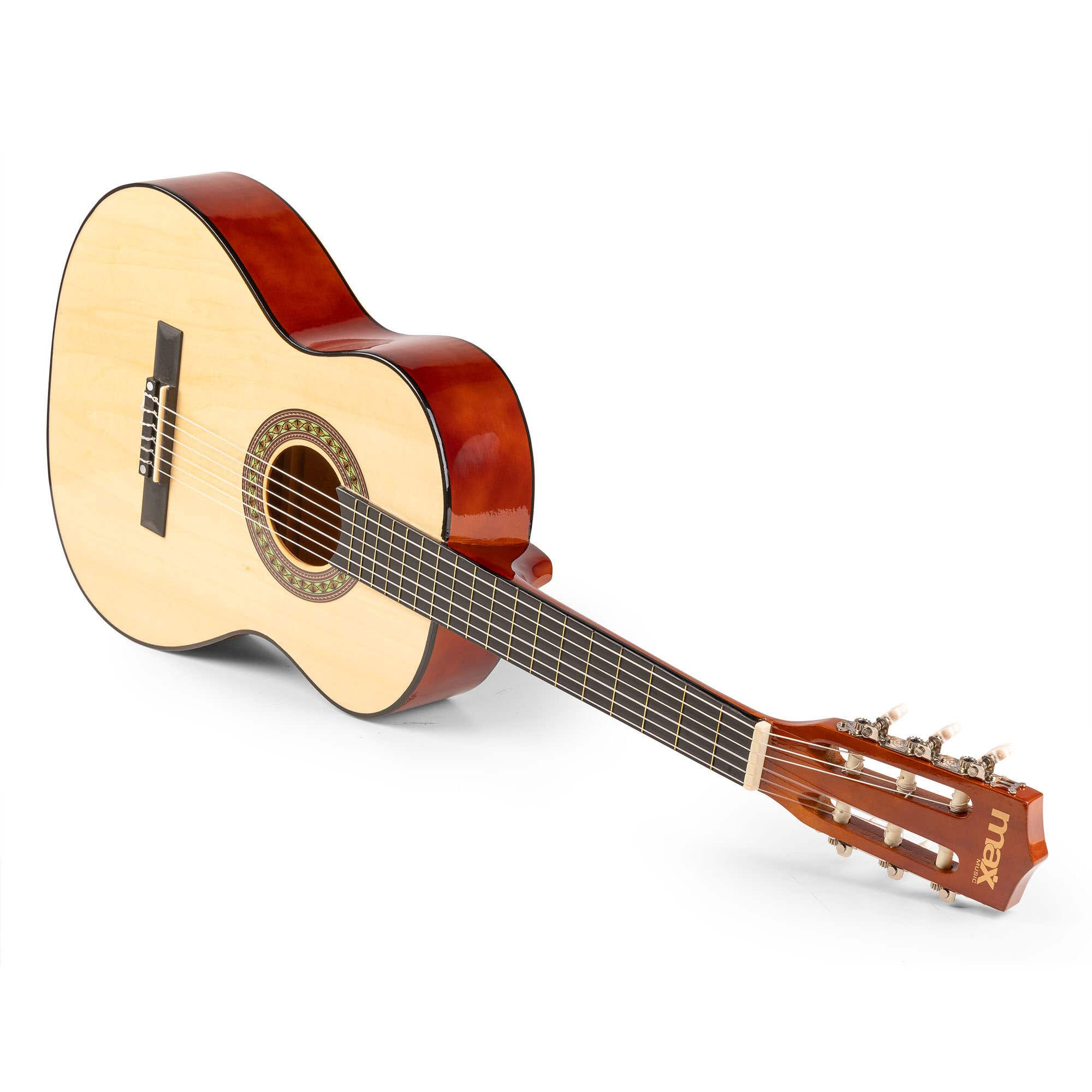 Een gitaar op een witte achtergrond, schuin naar de zijkant.