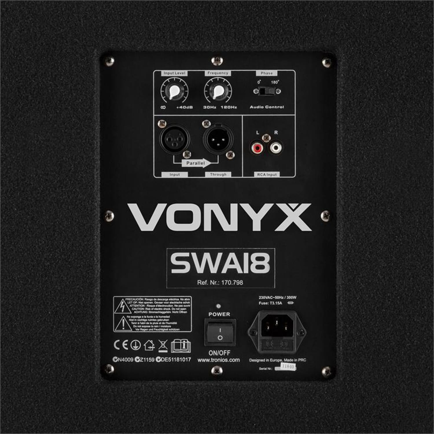 Panel trasero negro del altavoz con controles, visibles las etiquetas VONYX y SWA18.
