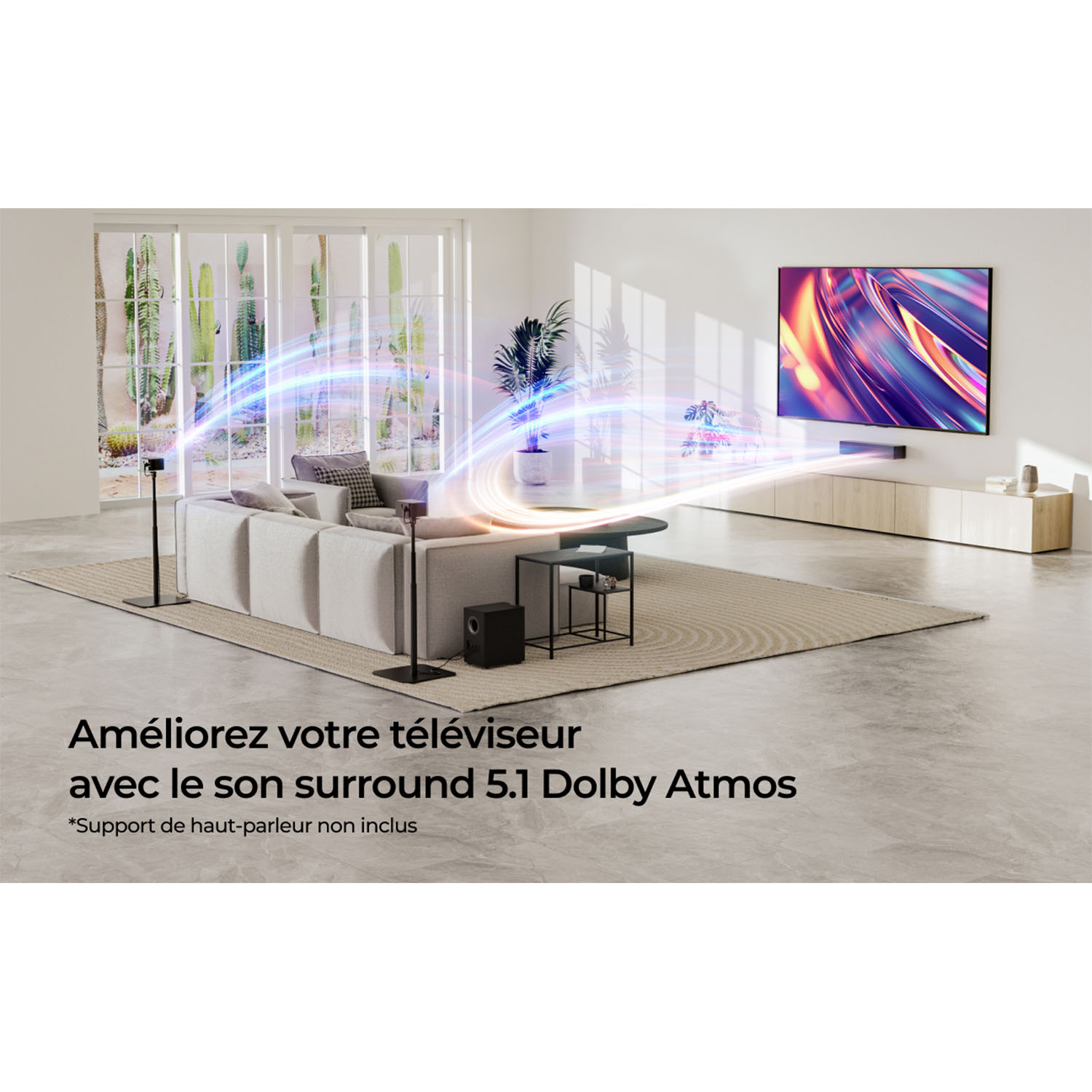 Woonkamer met een tv en een soundbar systeem. Tekst: 'Améliorez votre téléviseur avec le son surround'.