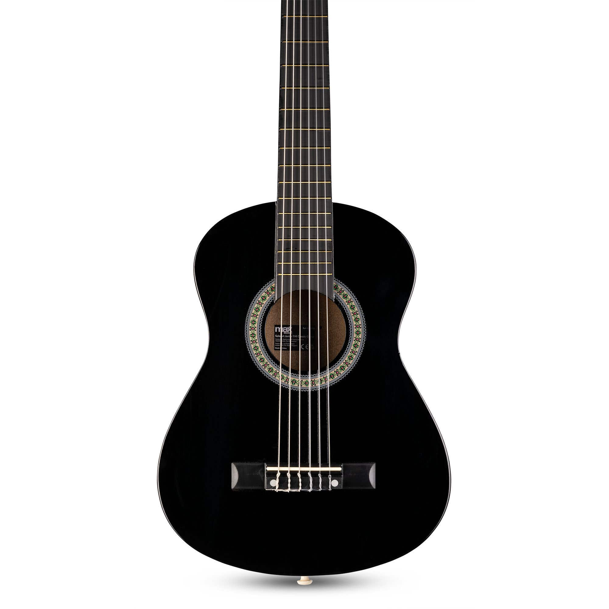 Zwarte gitaar op een witte achtergrond. De voorkant van de gitaar is scherp.