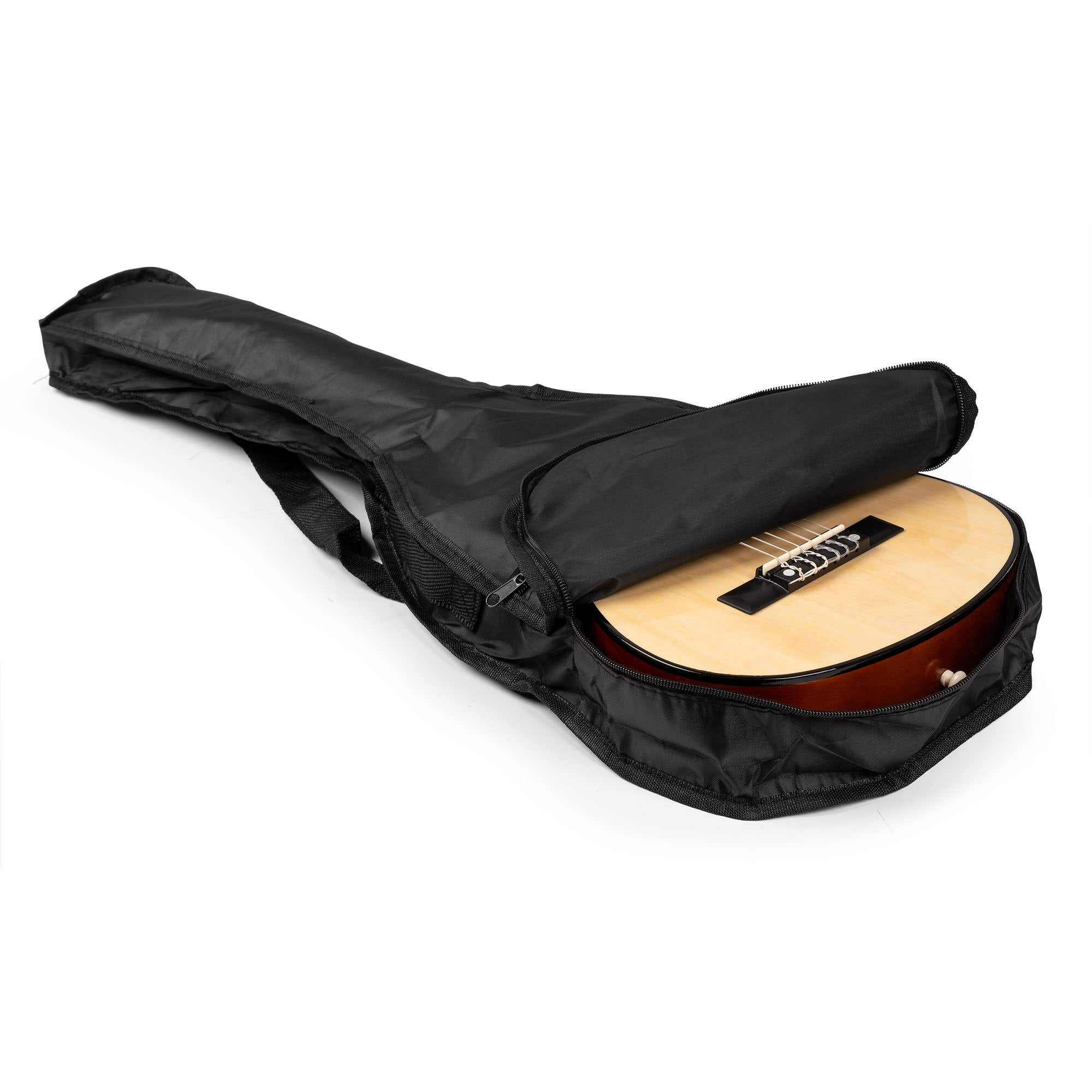 Guitarra en un estuche negro. El estuche está abierto, mostrando el cuerpo y las cuerdas. La guitarra es marrón claro.