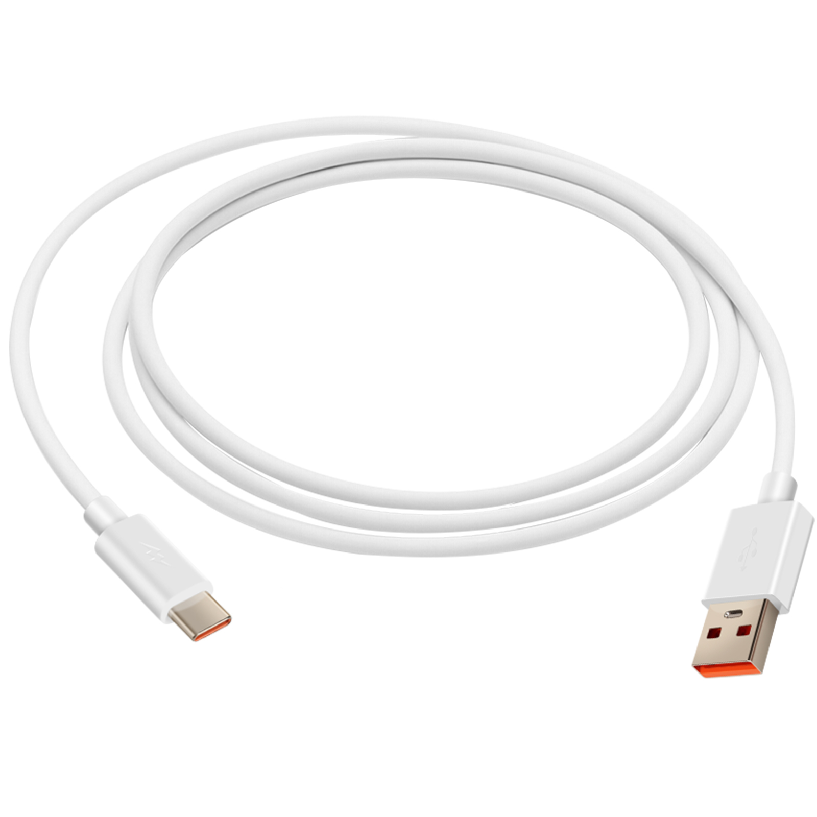 Un cavo USB bianco con un connettore USB-C e un USB-A è avvolto su uno sfondo bianco.