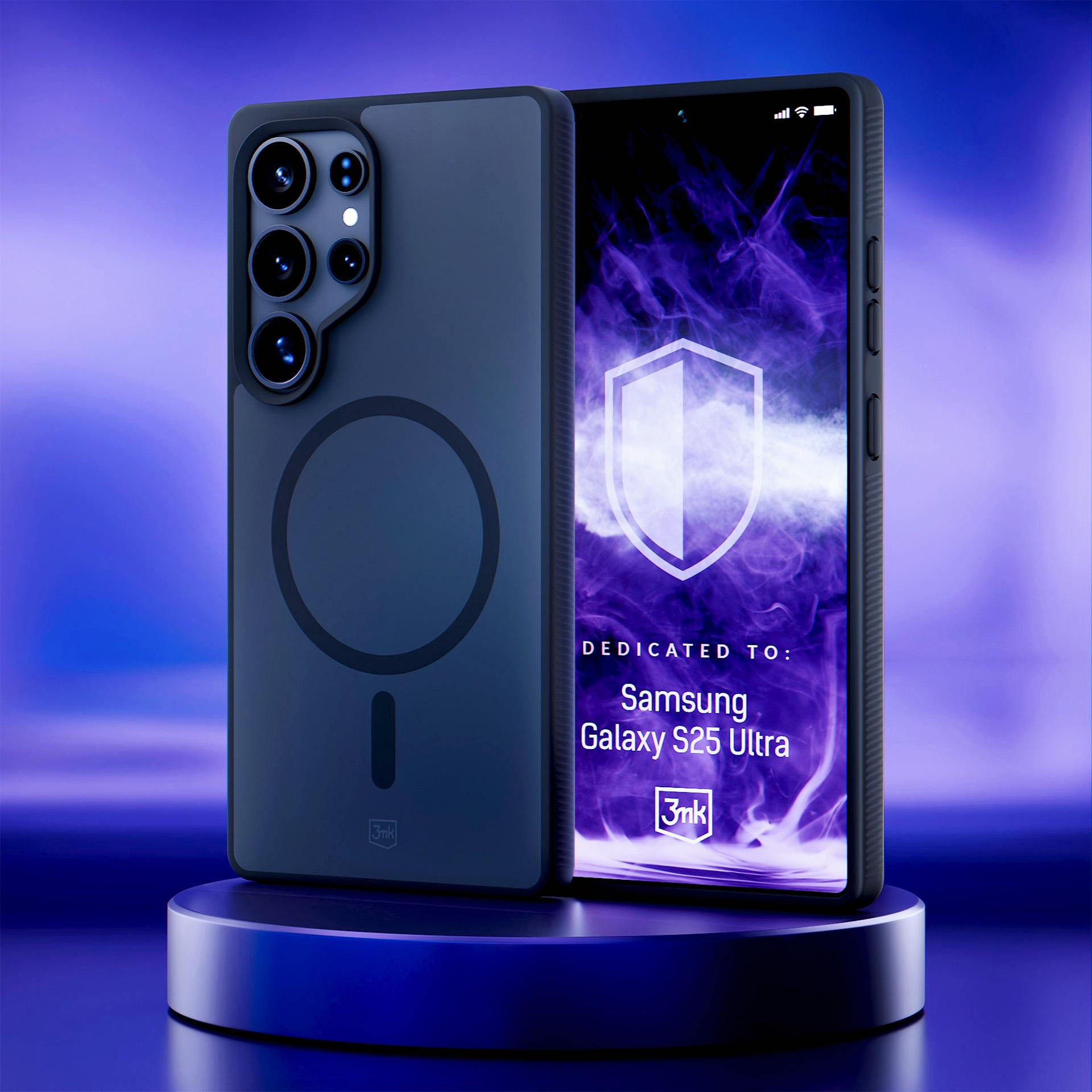 Un telefono in una custodia blu scuro su un supporto. Un altro telefono è accanto. Lo sfondo è viola.