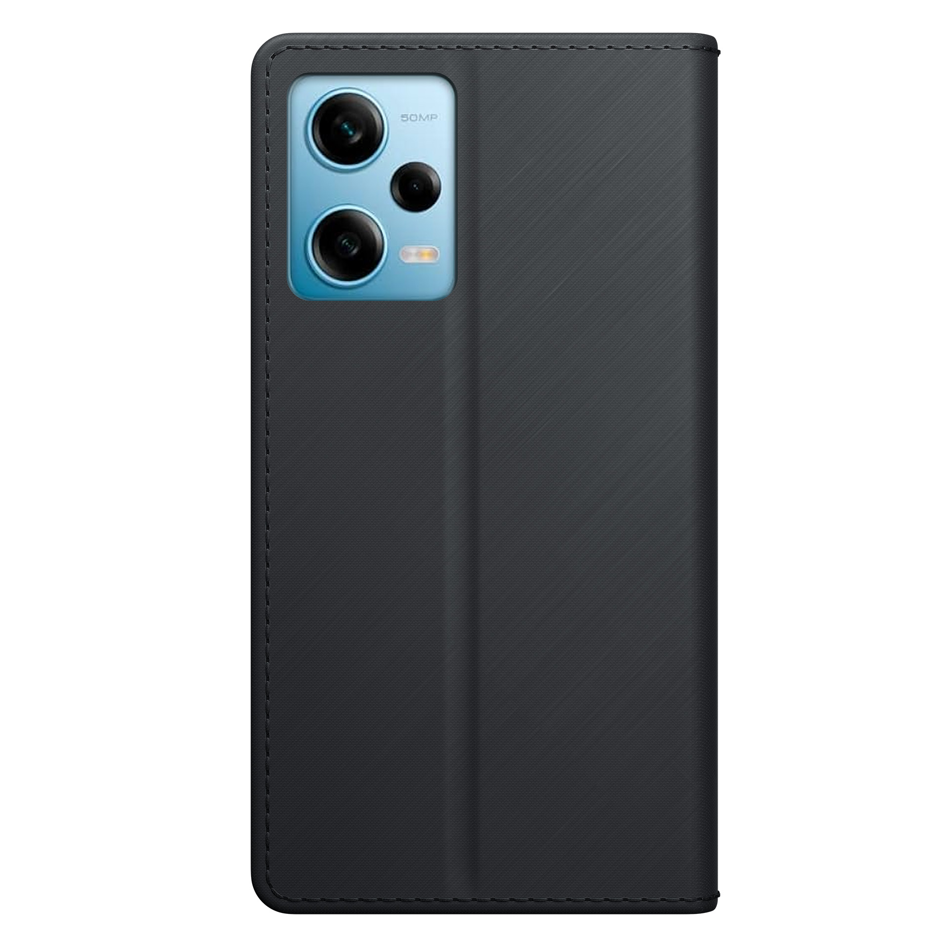 Czarne etui portfelowe na telefon pokazuje potrójny obiektyw aparatu. Etui charakteryzuje się eleganckim wyglądem z precyzyjnymi wycięciami na aparat.