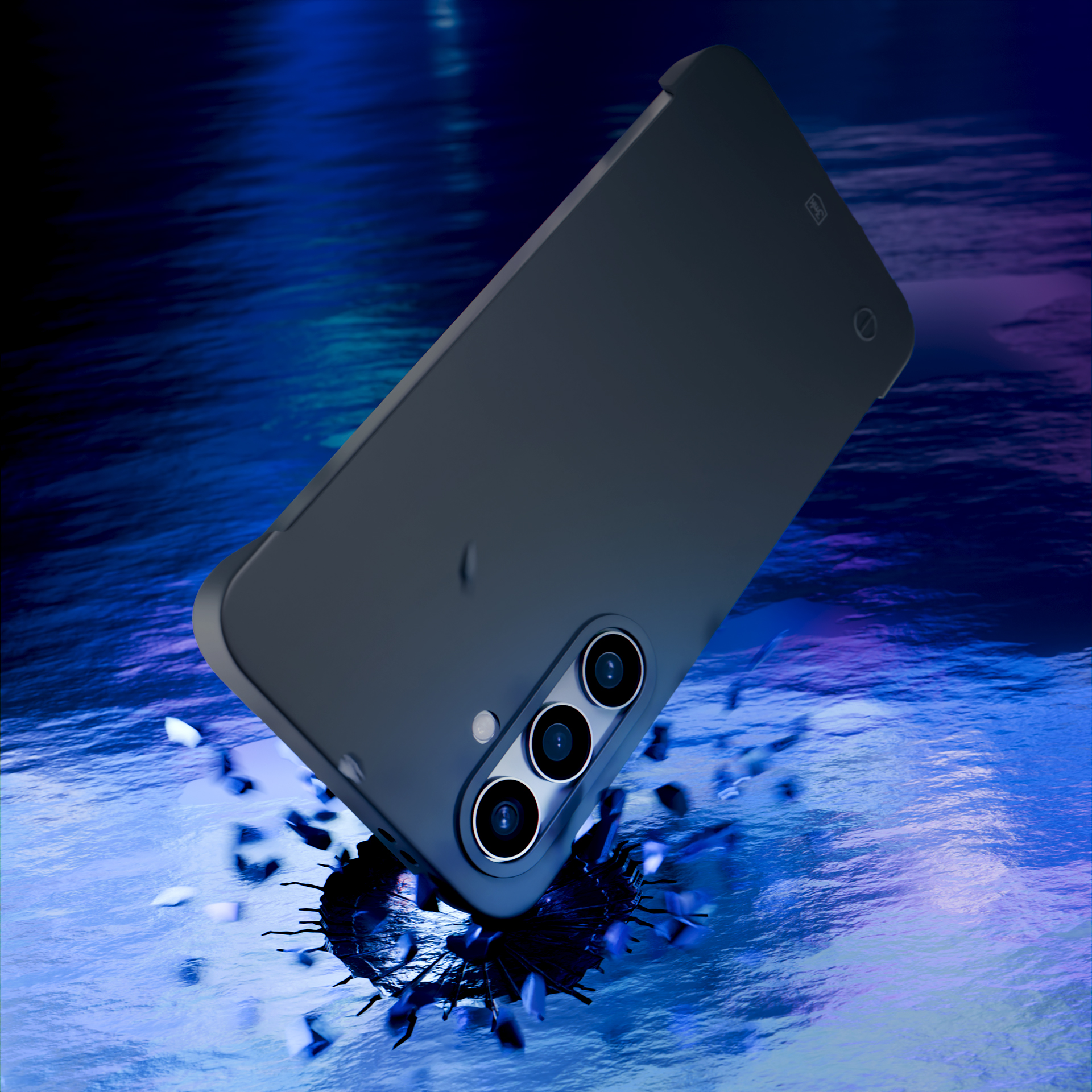 Szare etui chroni telefon z trzema obiektywami aparatu, pokazany na niebieskiej, odblaskowej powierzchni.