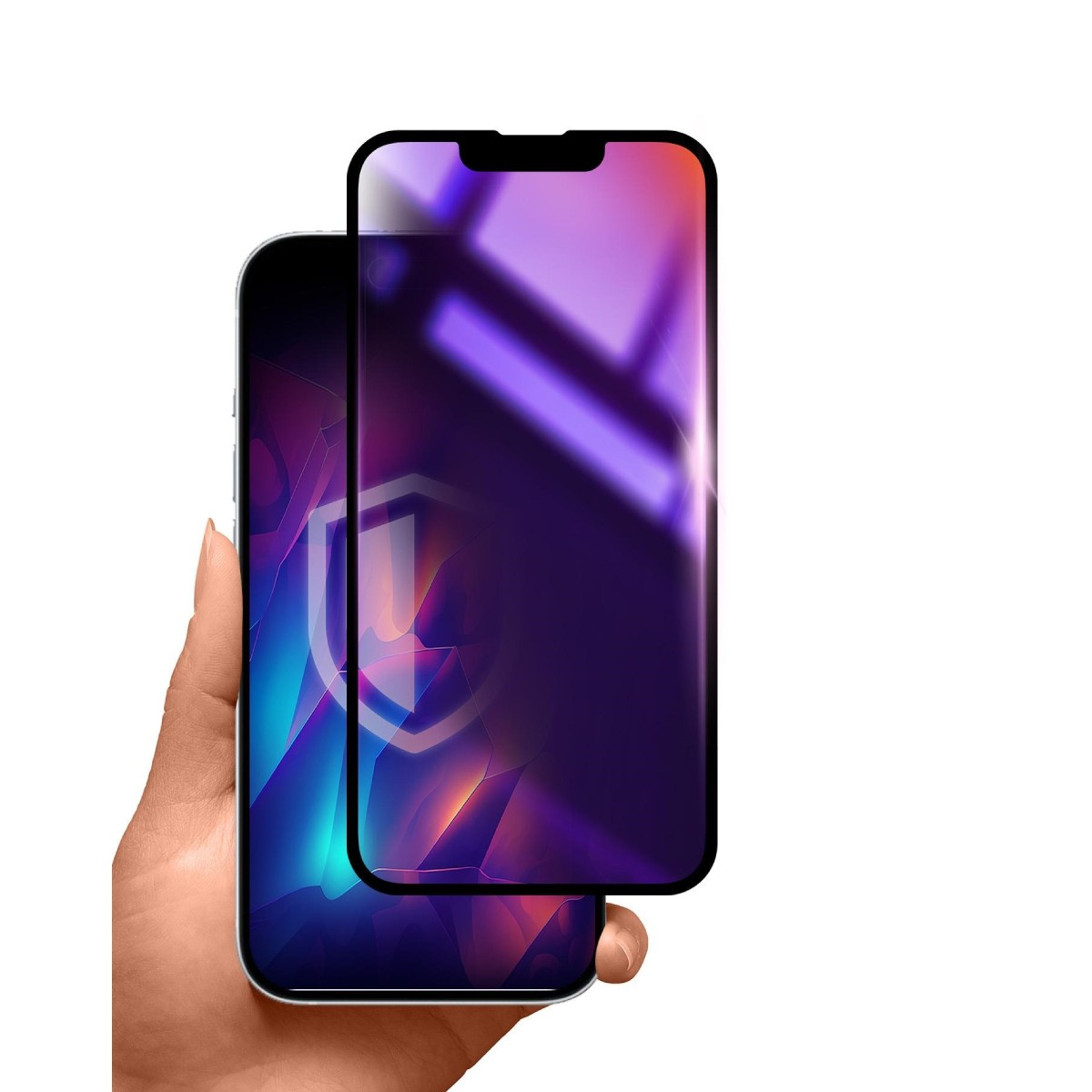 Ręka trzymająca dwa telefony, na jeden z nich nakładana jest folia ochronna.