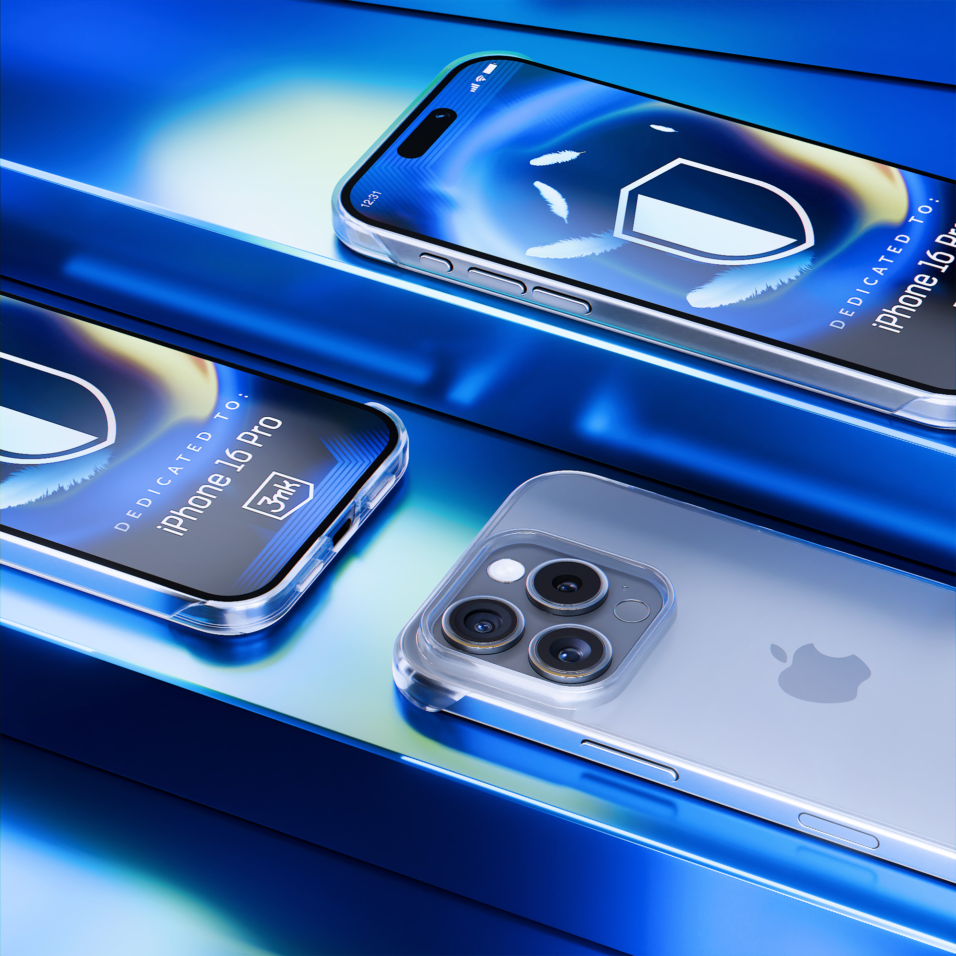 Trzy iPhone'y z przezroczystymi etui, dwa wyświetlające grafikę na ekranie, na niebieskich platformach geometrycznych.