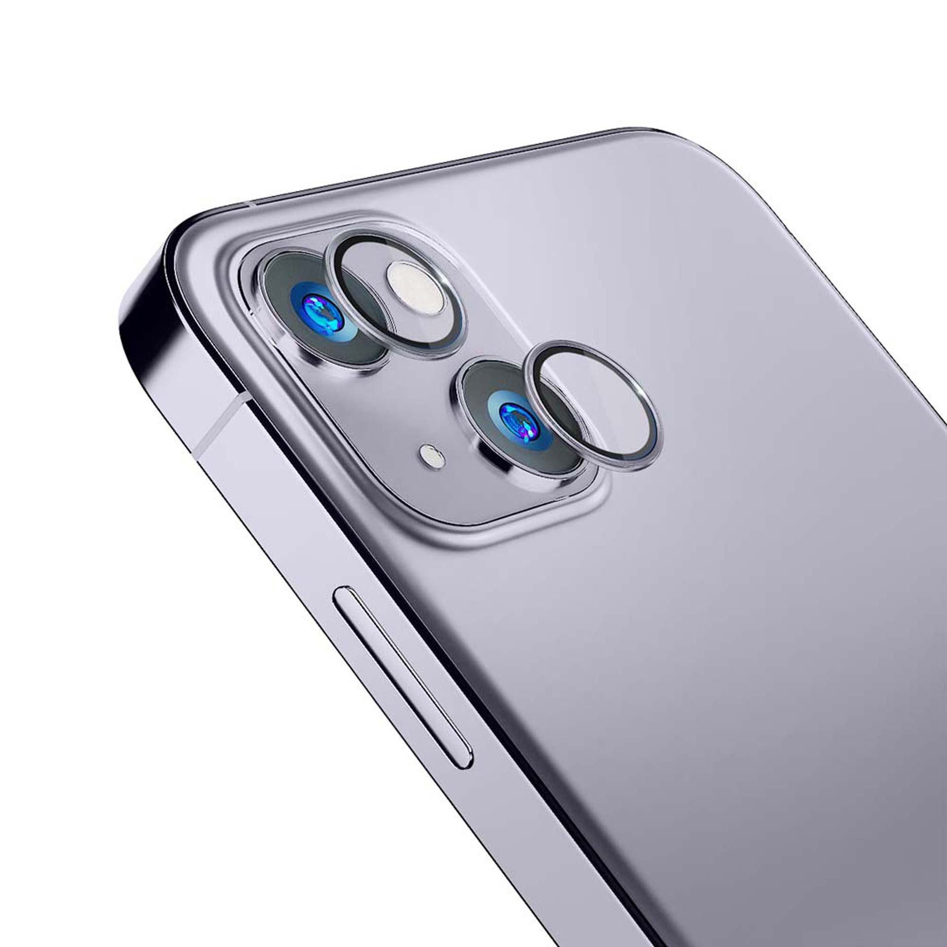 Un telefono argentato con protezioni per lenti è mostrato ad angolo.